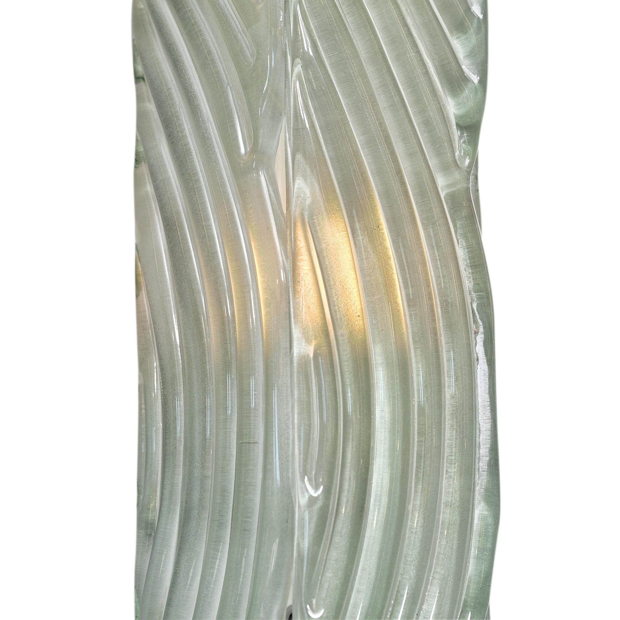 Moderno Applique in vetro di Murano con texture ad acqua in vendita