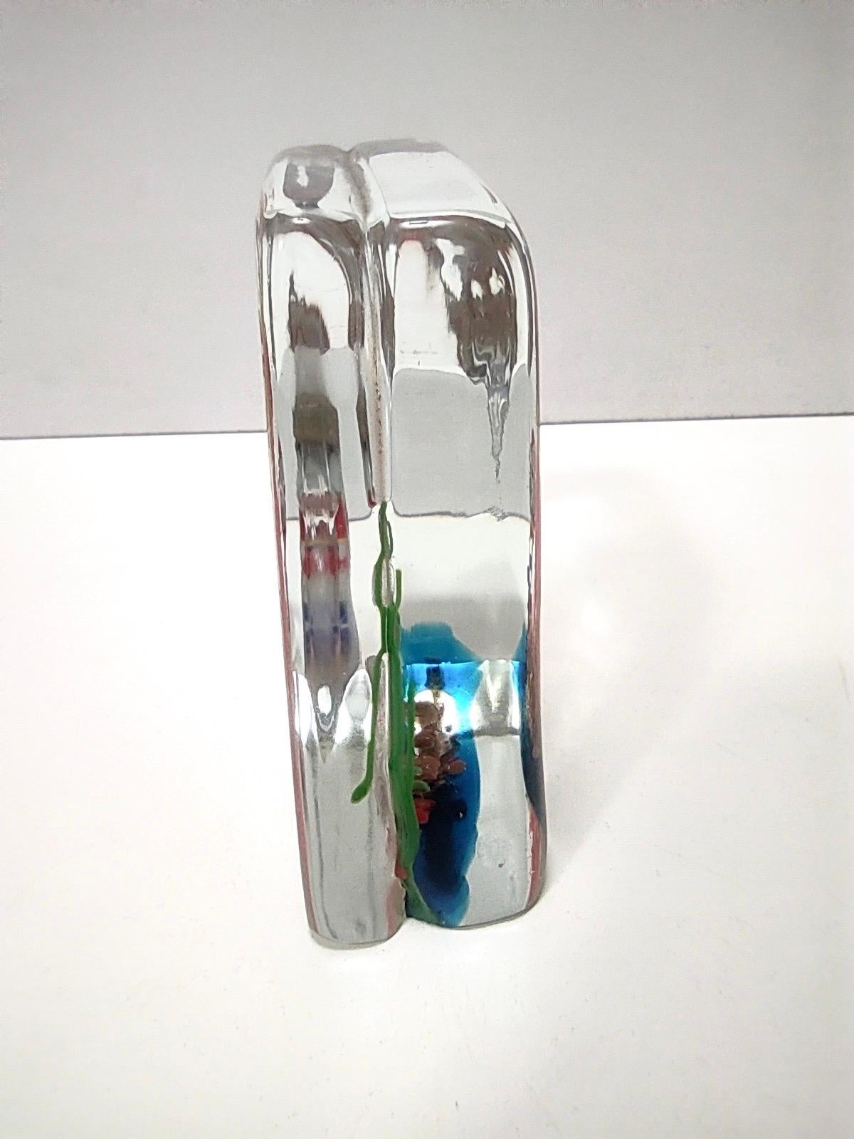 Murano Glass Aquarium by Gino Cenedese with Two Fishes, Paperweight In Excellent Condition For Sale In Bresso, Lombardy