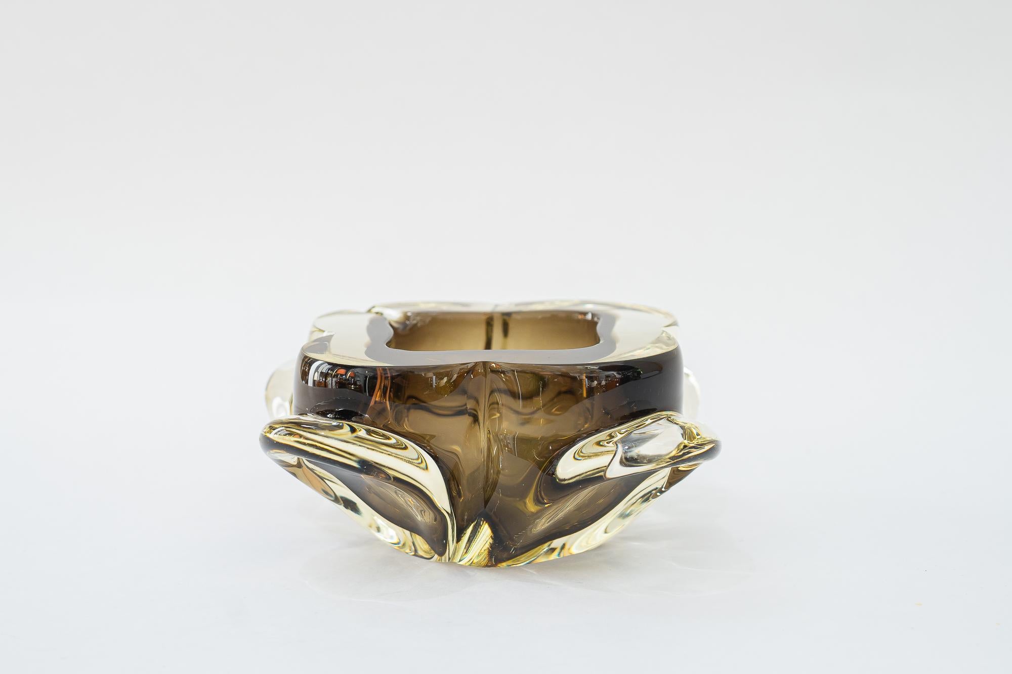 Murano Glas Aschenbecher um 1960 (Moderne der Mitte des Jahrhunderts) im Angebot