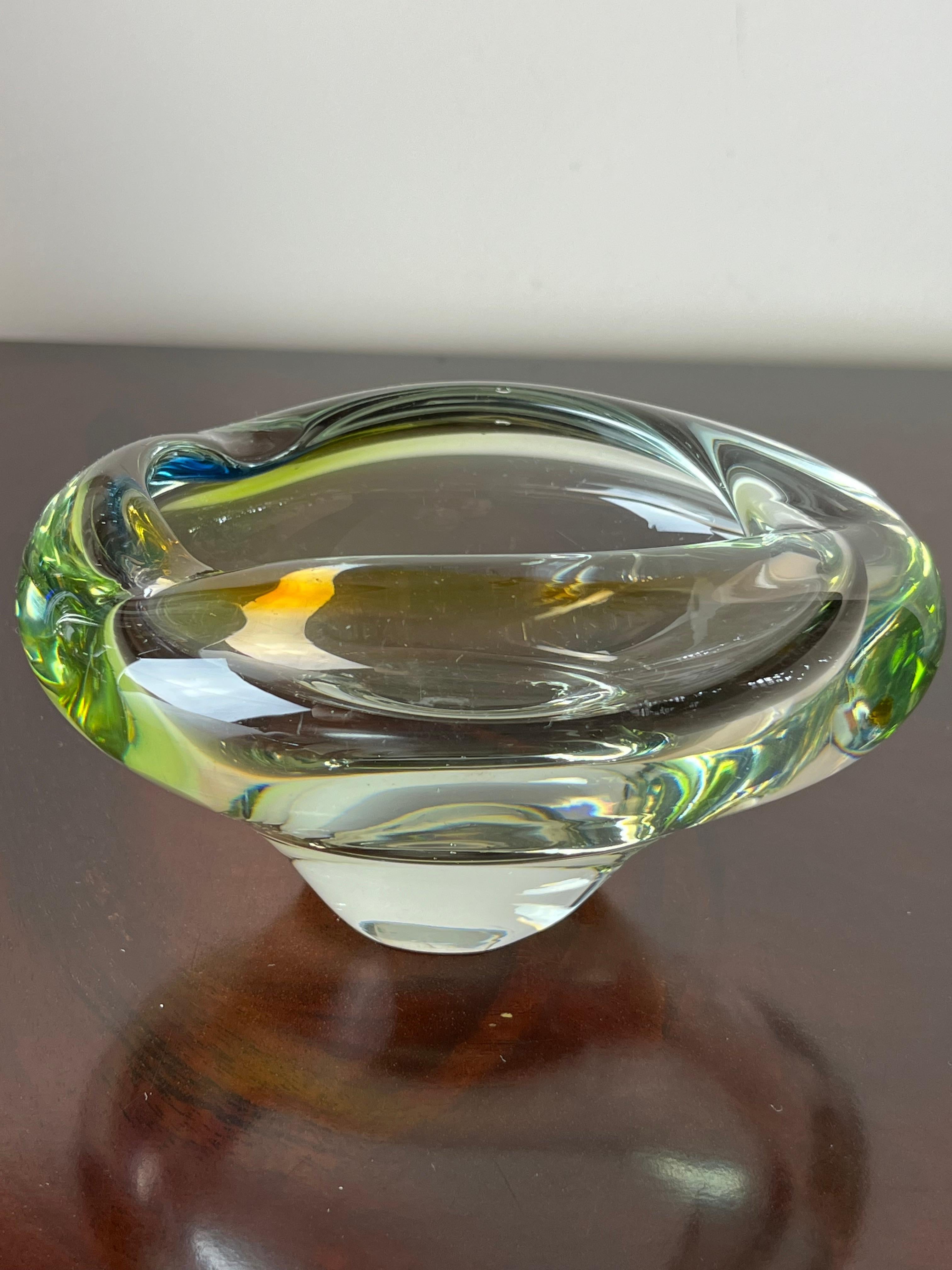 Murano glass ashtray, Italy, 1960s
Found in a noble apartment. It is intact and in good condition. You can observe small air bubbles inside the glass. This certifies the authenticity of an artisanal product, typical of glass handcrafted by Venetian