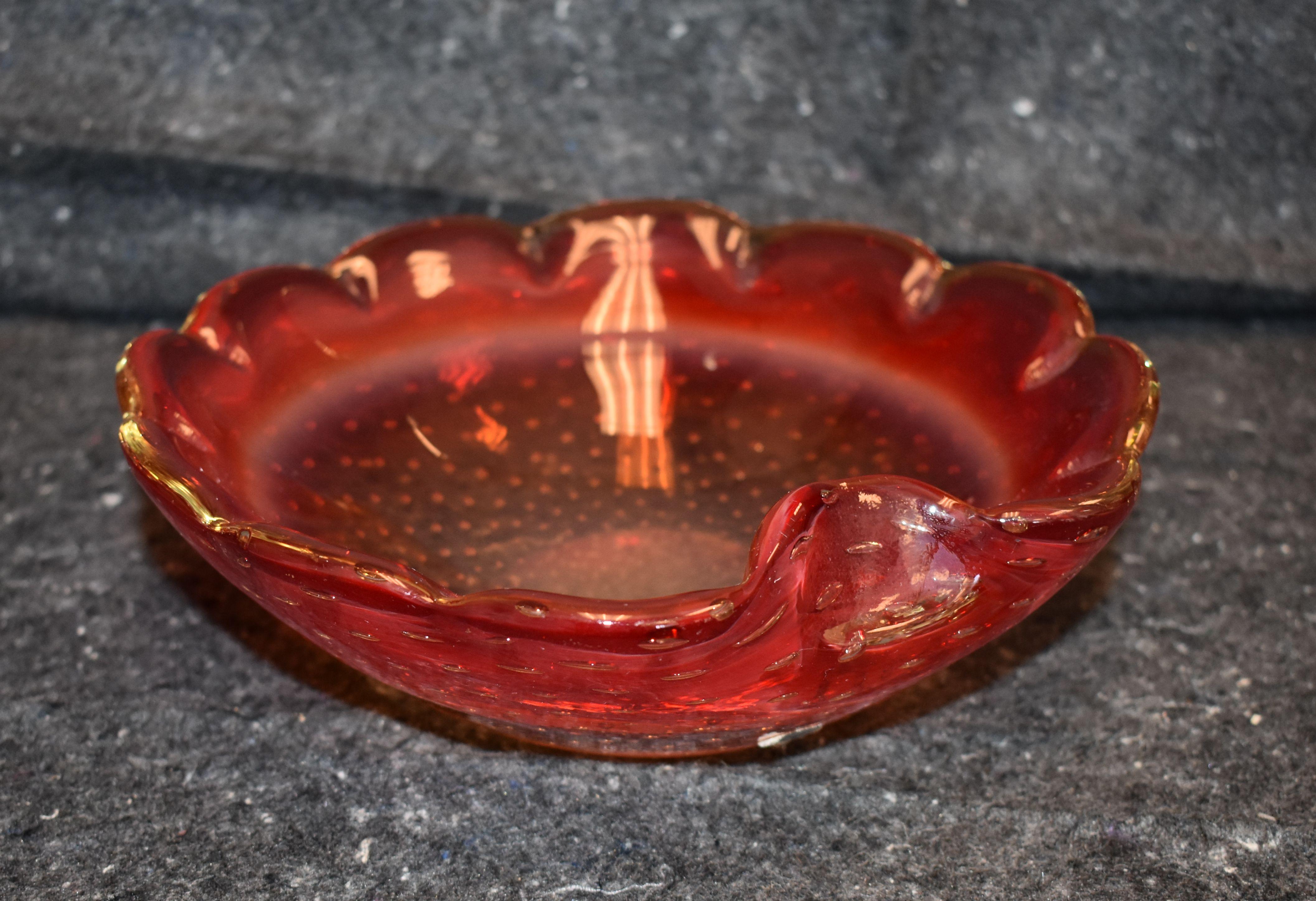 Aschenbecher oder Schale aus Muranoglas in Rot, ca. 1960er Jahre (Moderne der Mitte des Jahrhunderts) im Angebot
