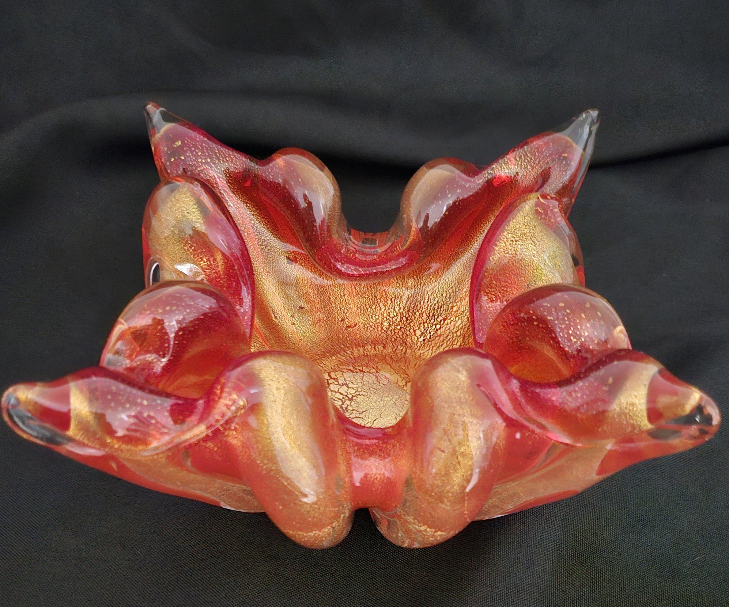Mid-Century Modern Murano Glass Ashtray, Red w/Gold Polveri / Gold Leaf, Barovier & Toso (assumed) For Sale