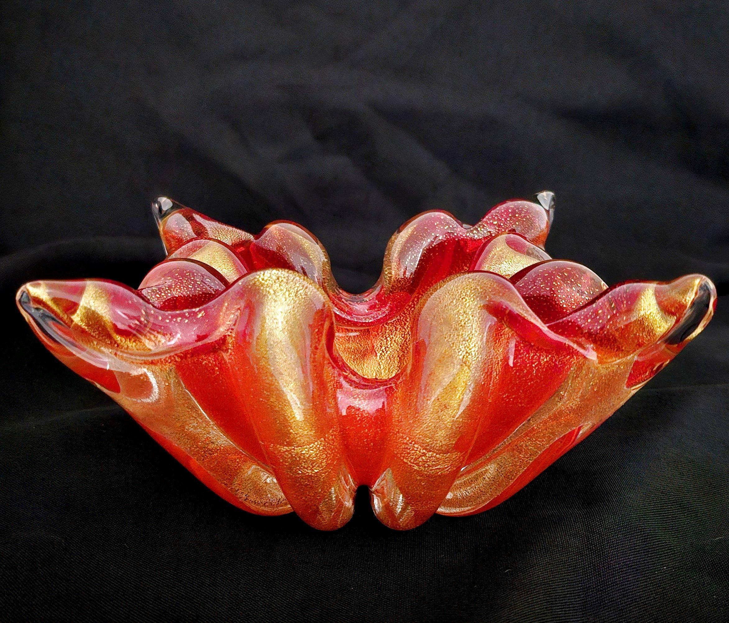 Other Murano Glass Ashtray, Red w/Gold Polveri / Gold Leaf, Barovier & Toso (assumed) For Sale
