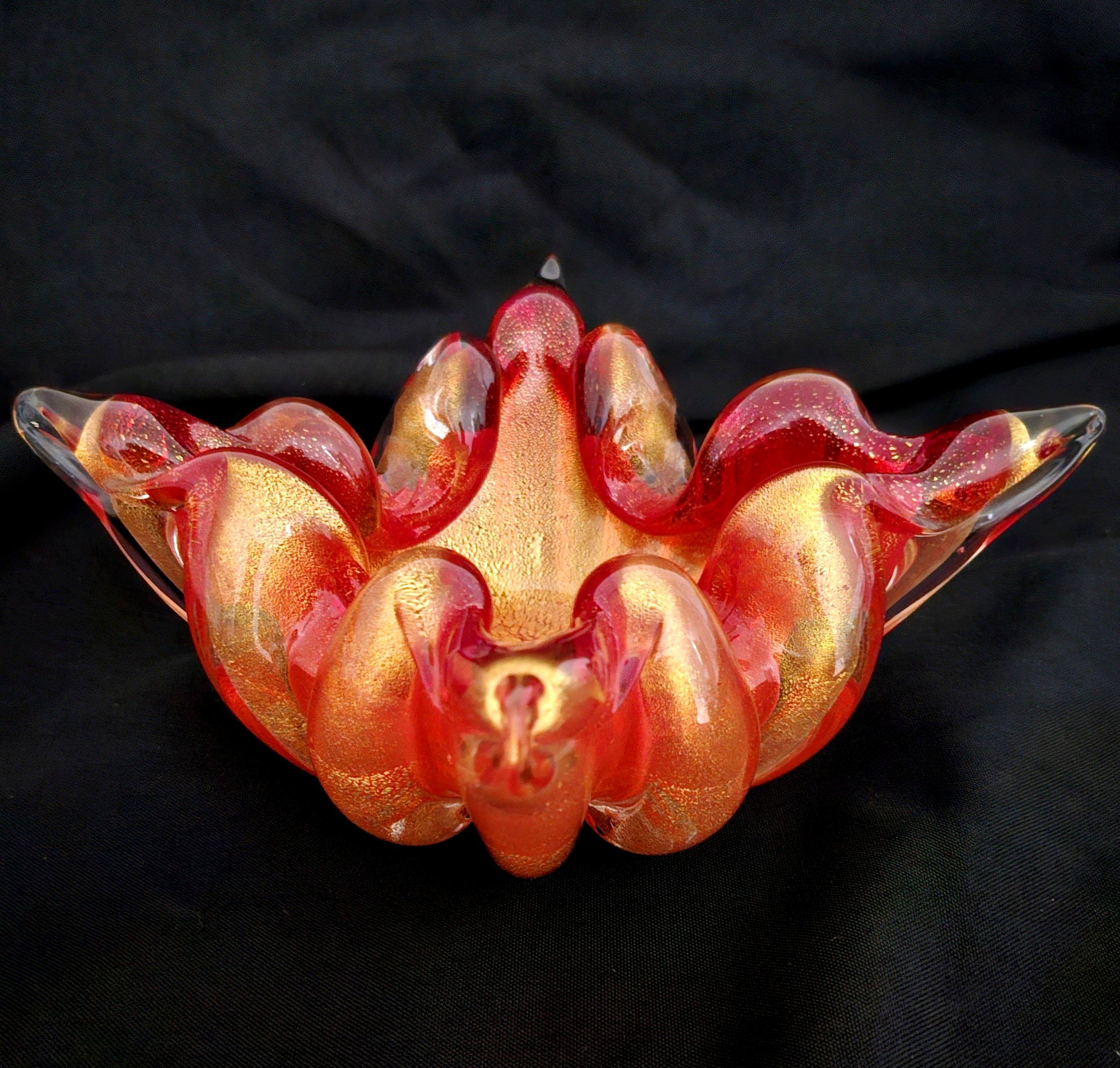 Murano Glass Ashtray, Red w/Gold Polveri / Gold Leaf, Barovier & Toso (assumed) In Good Condition For Sale In Warrenton, OR
