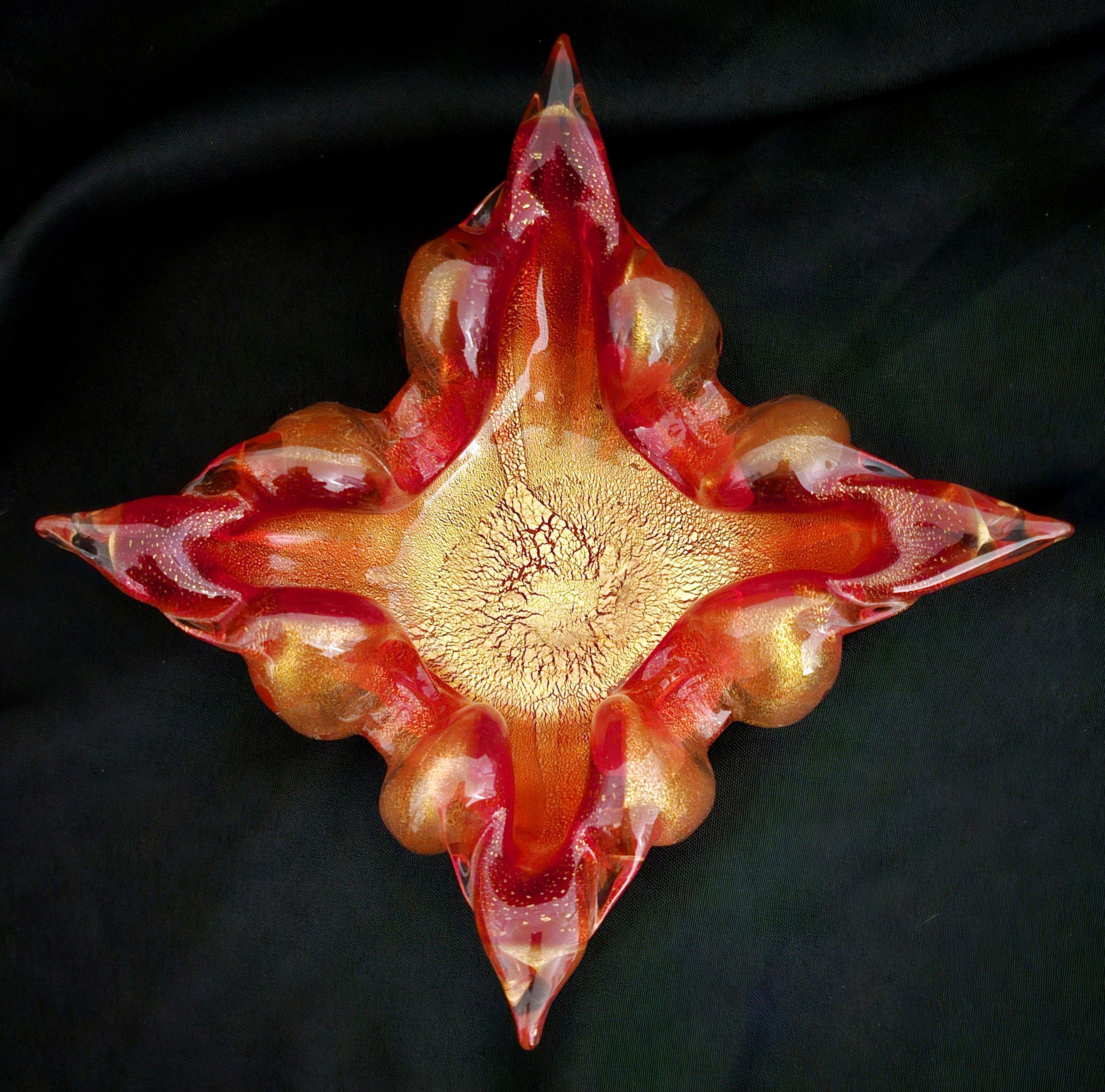 Murano Glass Ashtray, Red w/Gold Polveri / Gold Leaf, Barovier & Toso (assumed) For Sale 1