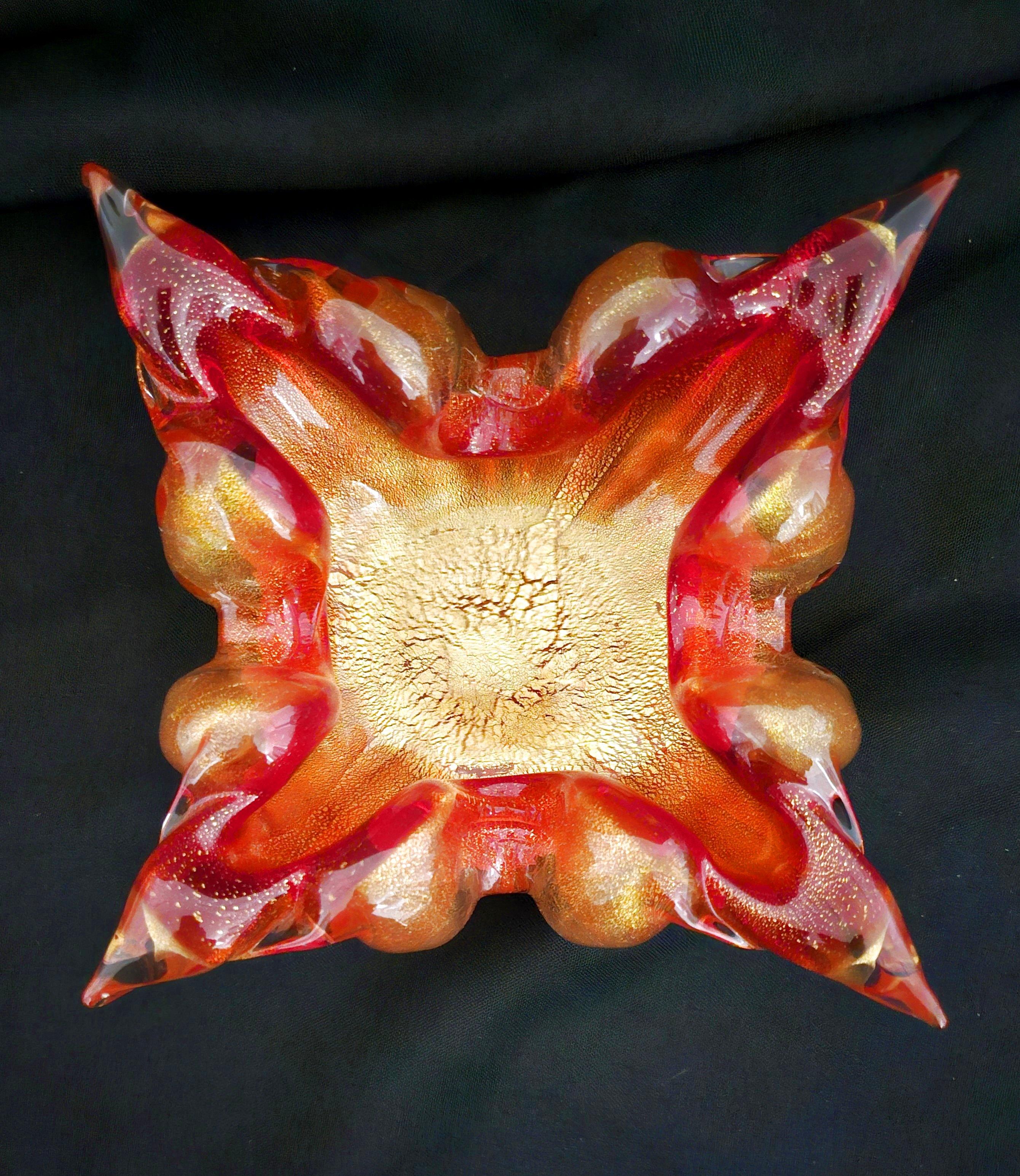 Murano Glass Ashtray, Red w/Gold Polveri / Gold Leaf, Barovier & Toso (assumed) For Sale 2