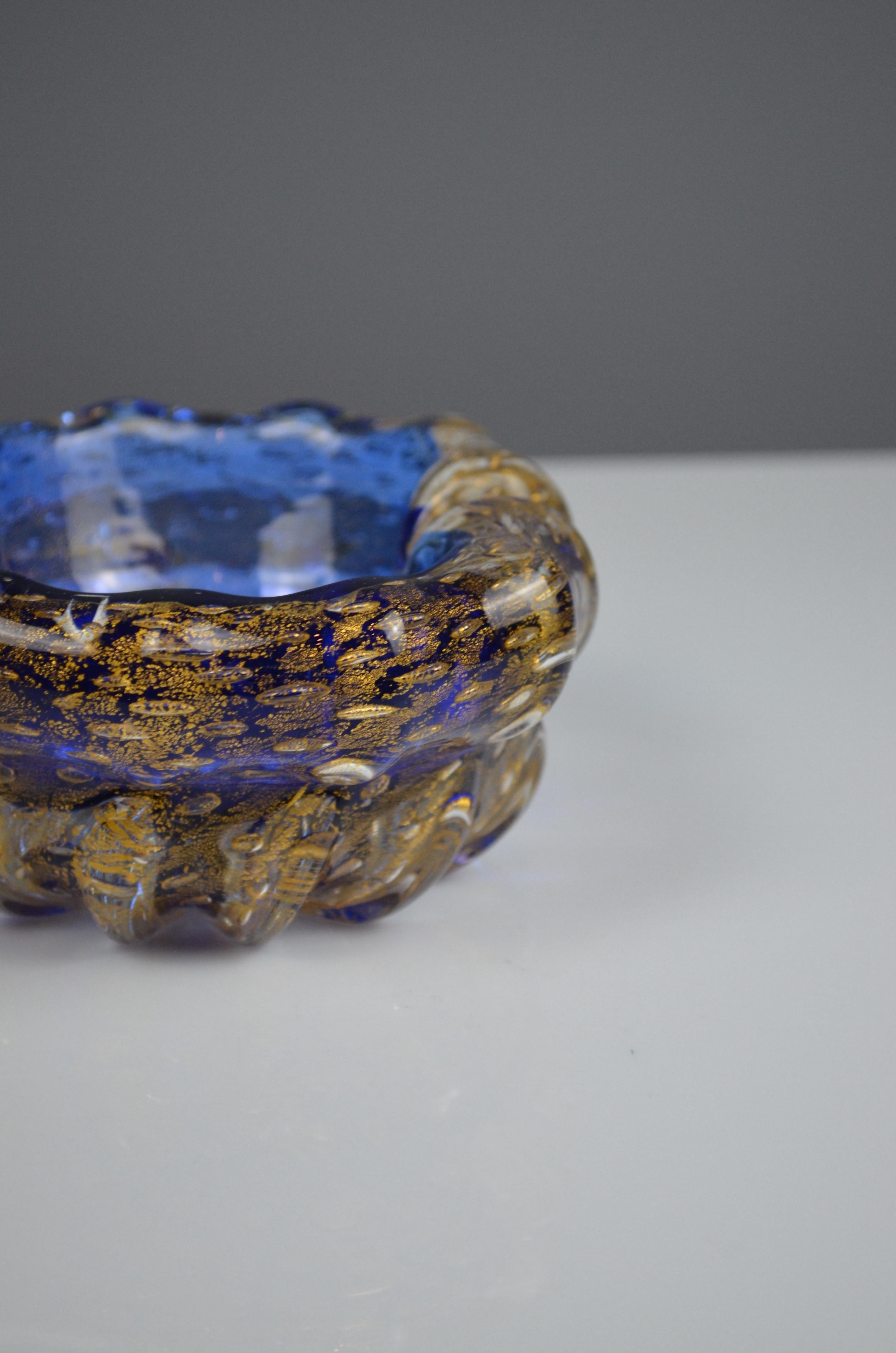 Cenicero de cristal de Murano con motas de oro de 24 quilates Moderno de mediados de siglo en venta