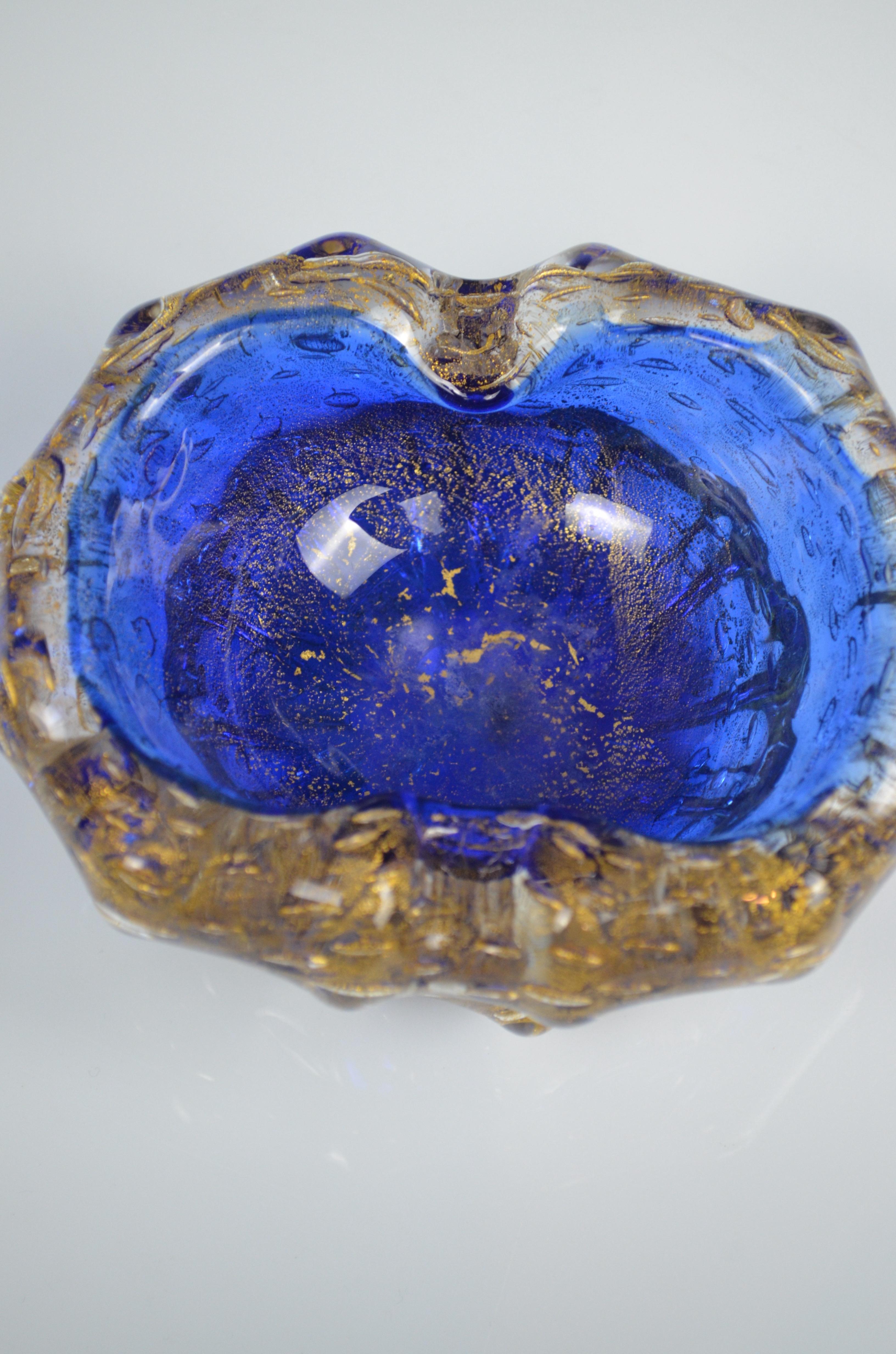 Cenicero de cristal de Murano con motas de oro de 24 quilates mediados del siglo XX en venta
