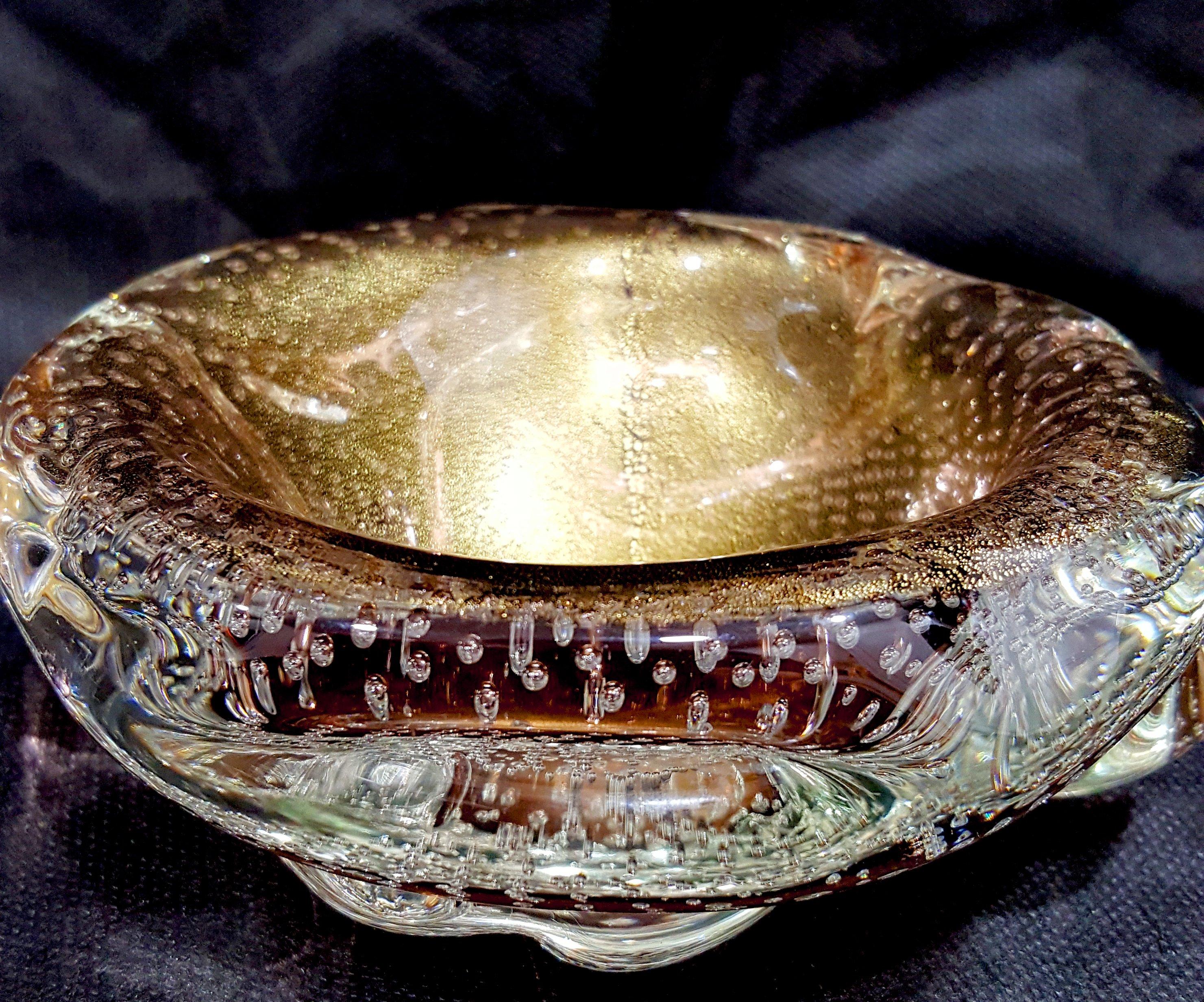 Murano Glass Archimede SEGUSO Gold Polveri & Bullicante Sculptural/A Bugne Bowl. Excellent vintage condition. We found no chips or cracks. 
Color changes appearance depending on the angle--see variety in photos and the video.

Measurements are