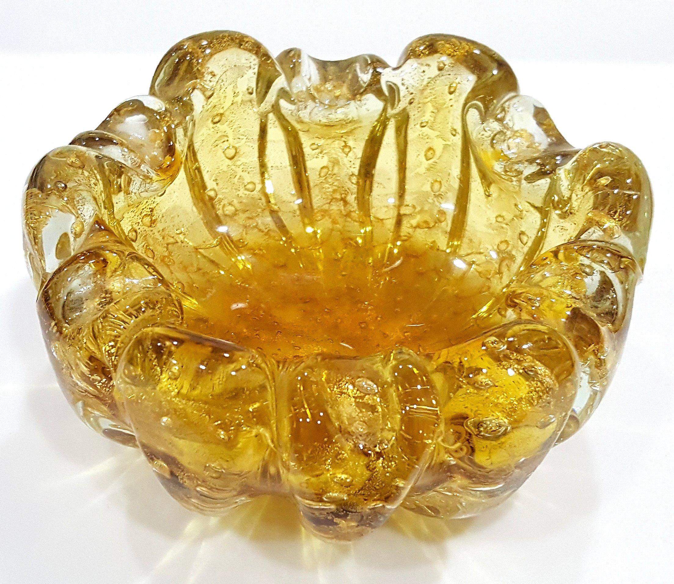 Murano Glass Barovier & Toso Gold Polveri & Bullicante Vintage Bowl/Ashtray/Dish.  
We suspect this is by Barovier & Toso though are not absolutely certain.
Good vintage condition.
Measurements are approximate and may vary throughout the piece.