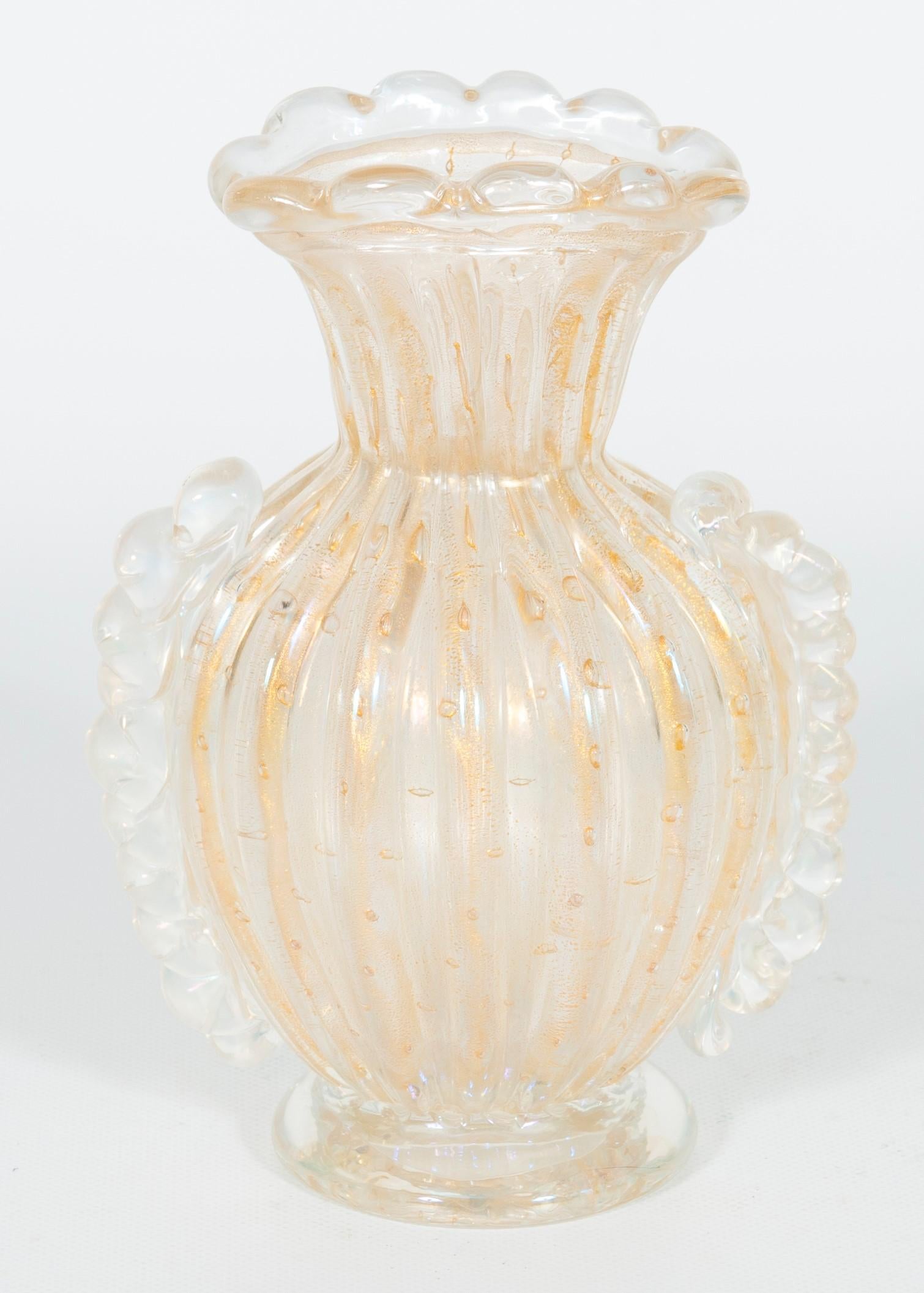 Murano Glass Barovier Vase with Submerged 24-carat Gold, 20th Century Italy.
This is a timeless outstanding Venetian blown glass vase, handmade by the renowned glassmaker Barovier in the island of Murano following the ancient glassmaking