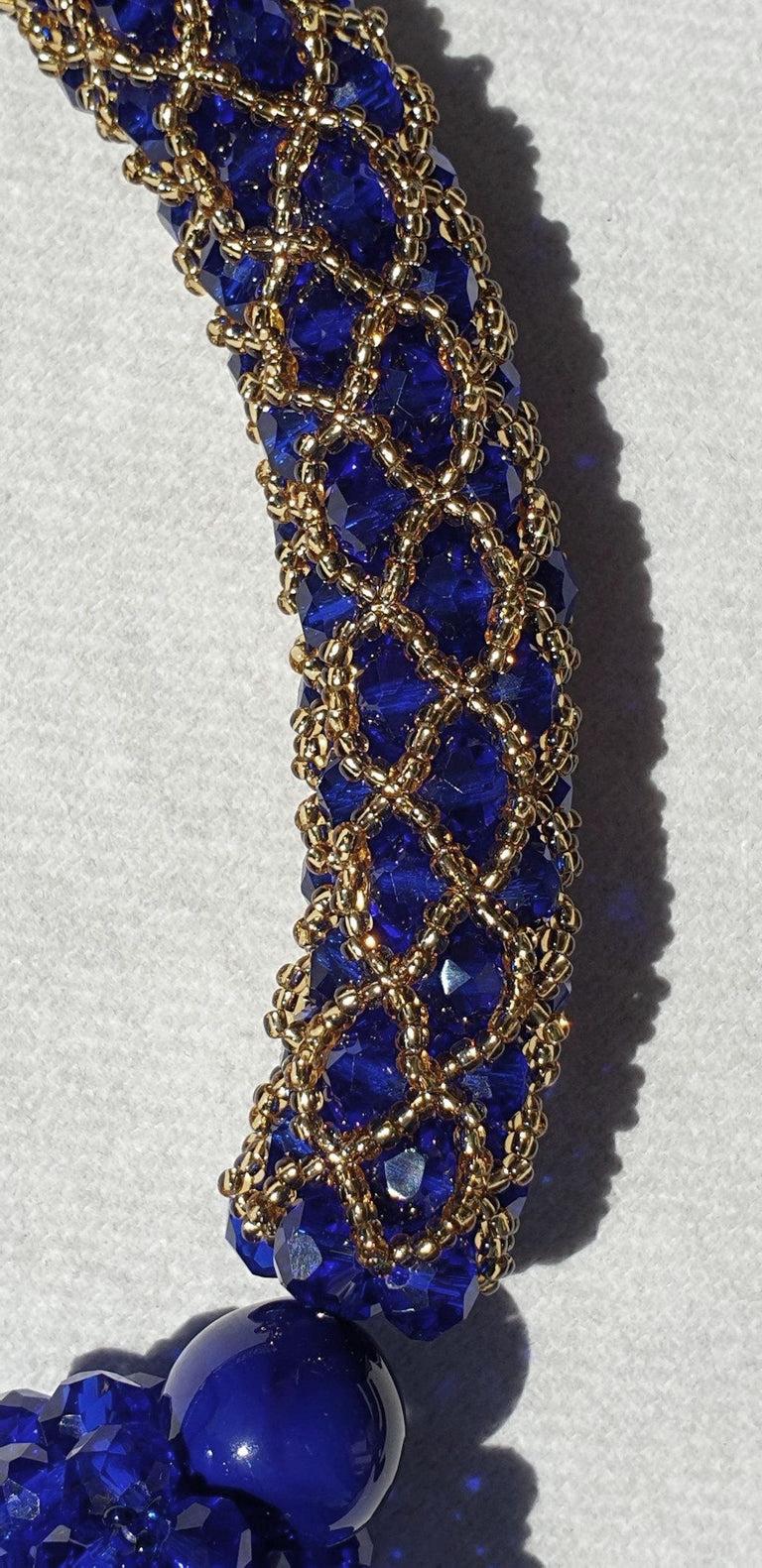 Artisan Collier de mode en perles de verre de Murano bleu et or en vente