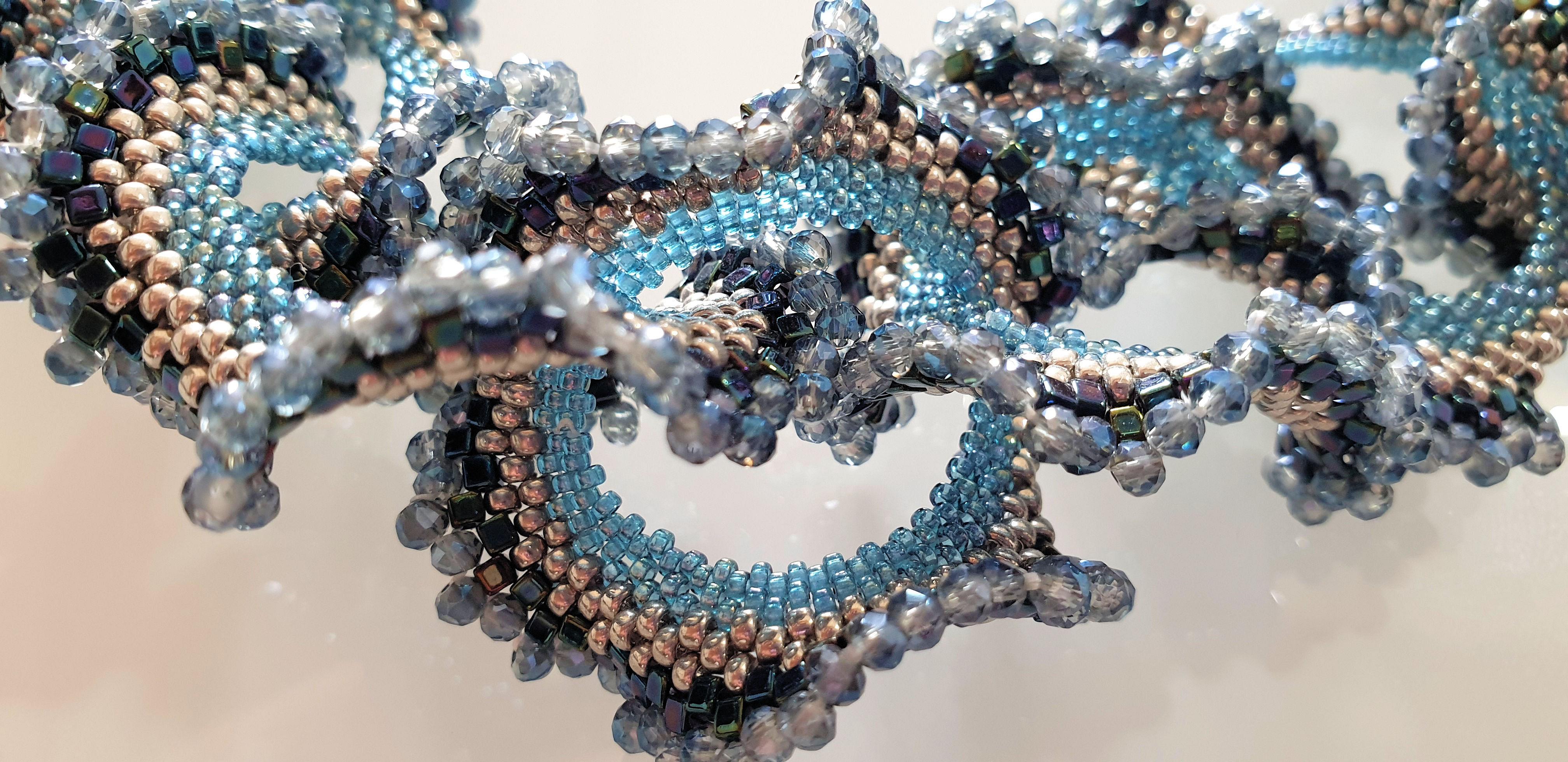 Mode-Halskette aus Muranoglas mit blauen und silbernen Perlen  Damen im Angebot