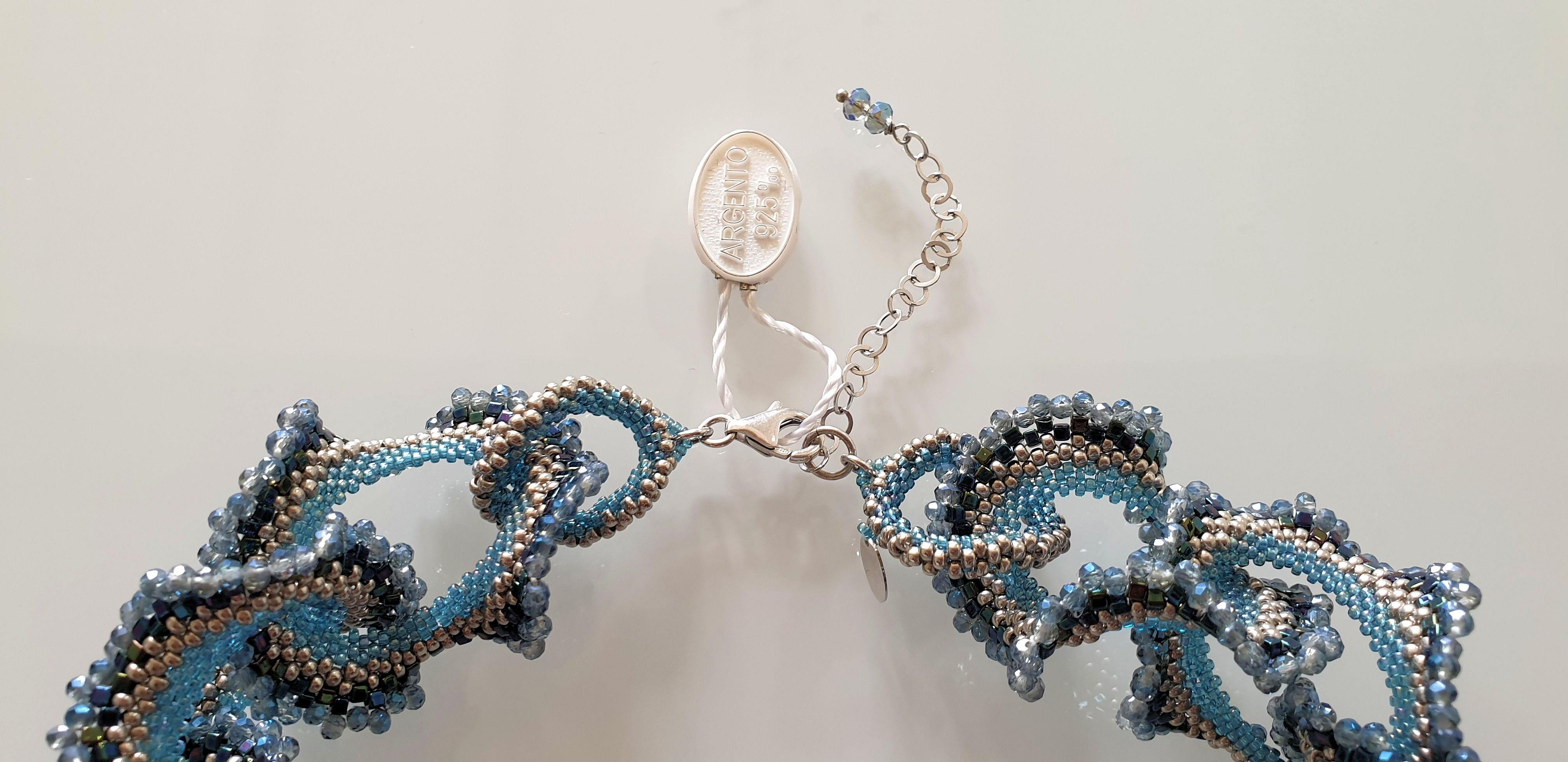 Collier à la mode en perles de verre de Murano bleu et argent  en vente 1