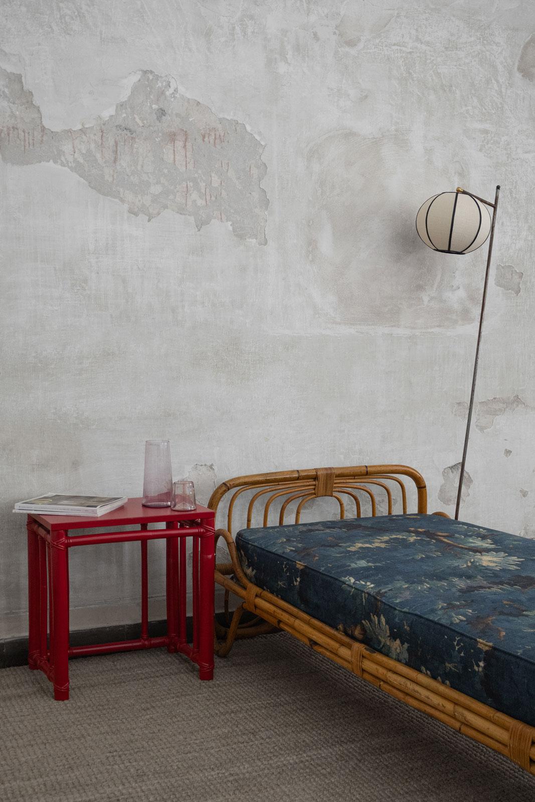 Metà XX secolo Caraffa da letto e set di bicchieri in vetro di Murano con effetto alessandrite in vendita