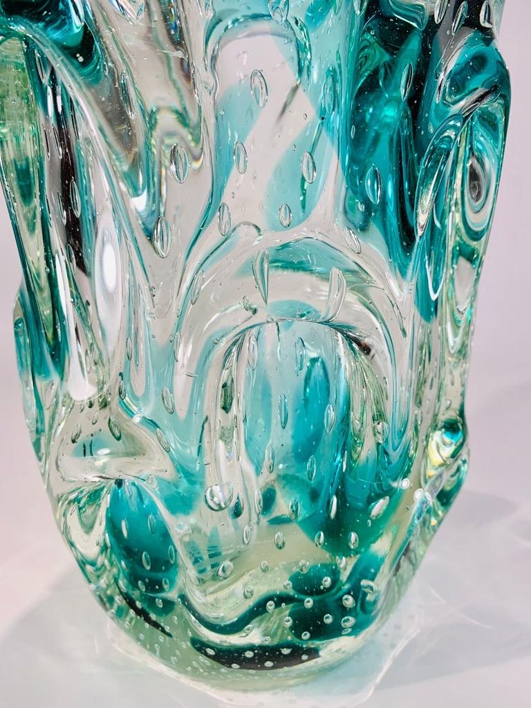 Other Large Murano glass bicolor circa 1950 vase with air bubbles.  For Sale
