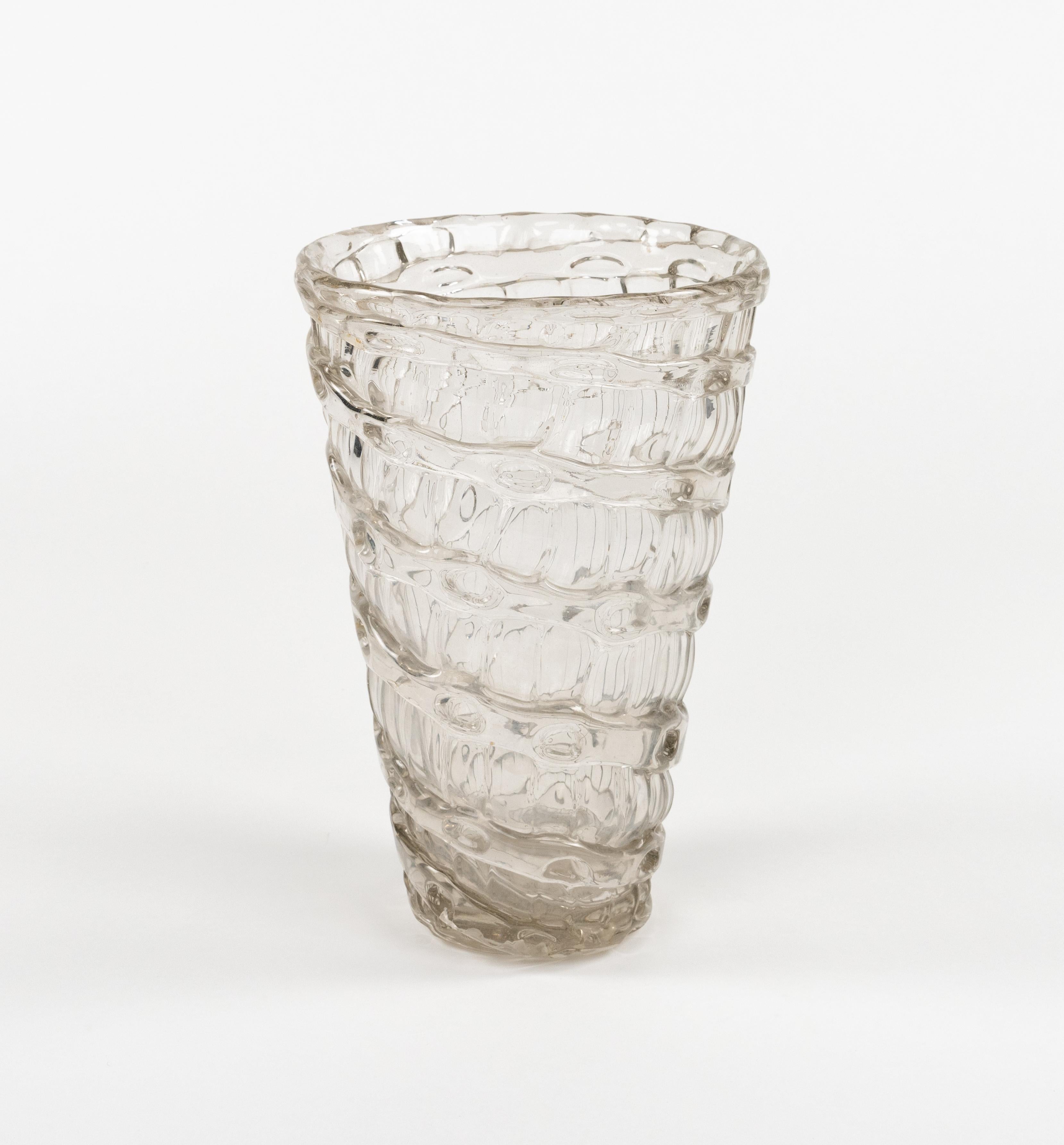 Erstaunliche kegelstumpfförmige große Vase mit Applikationen in  dickes, farbloses Murano-Glas vom Meister des Murano-Glases, Ercole Barovier.

Produktion 1937: Ferro - Toso - Barovier.

Collection'S: Barovier&Toso.

Die Vase gewann den Grand Prix