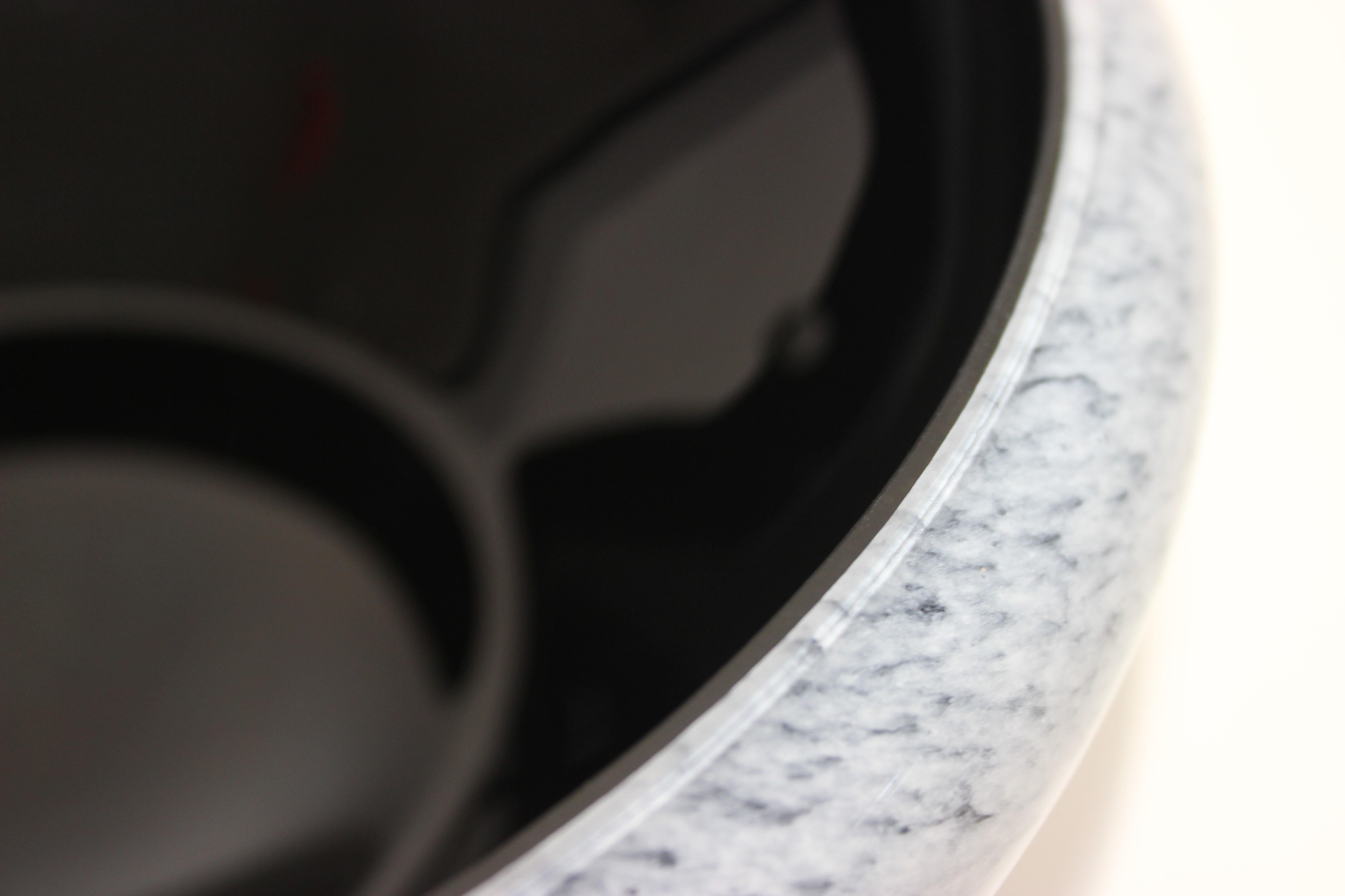 Moderne Bol en verre de Murano à mouchetures noires et grises en vente