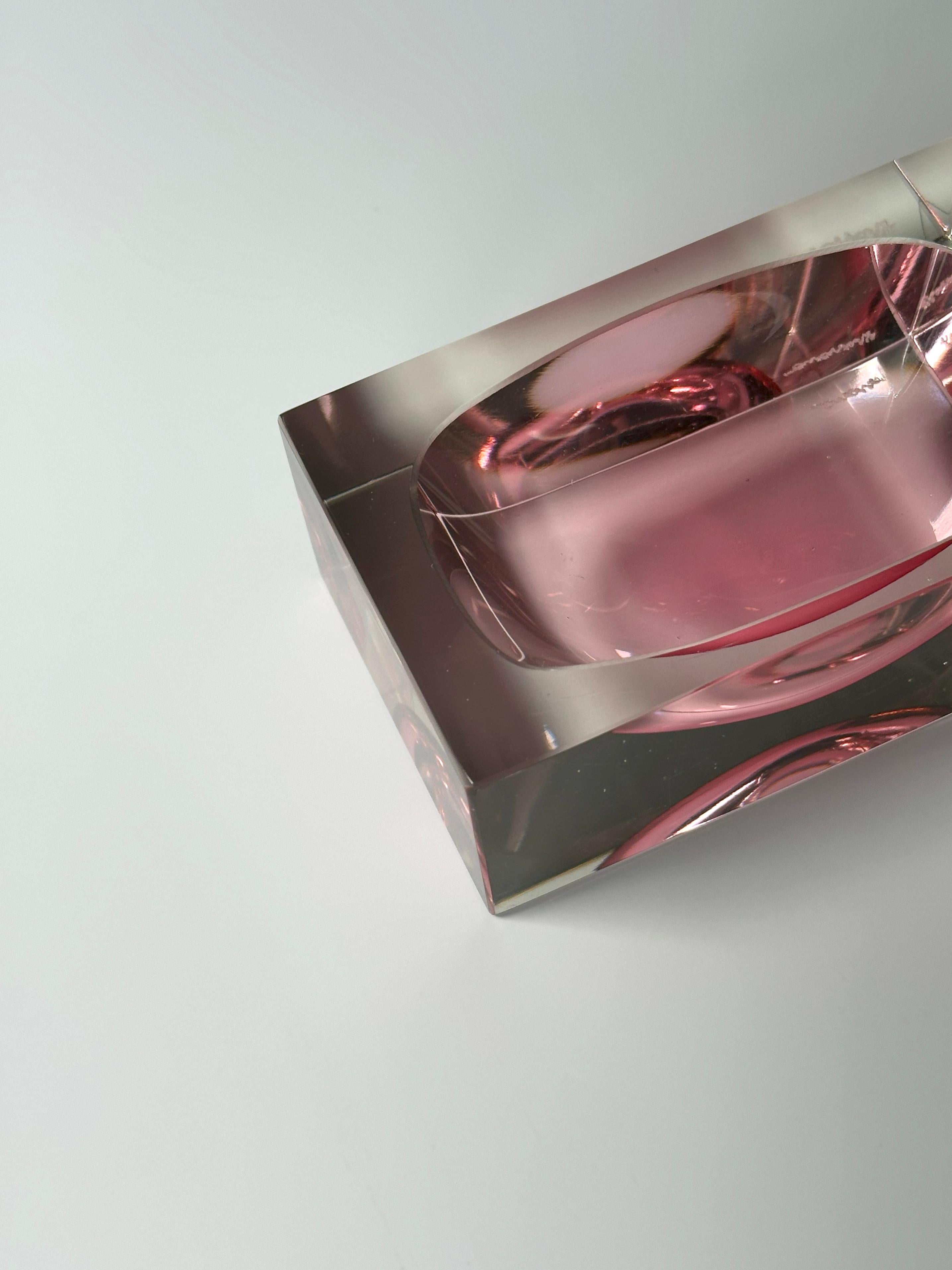 Italiano Ciotola a blocco in vetro di Murano rosa, anni '80 in vendita