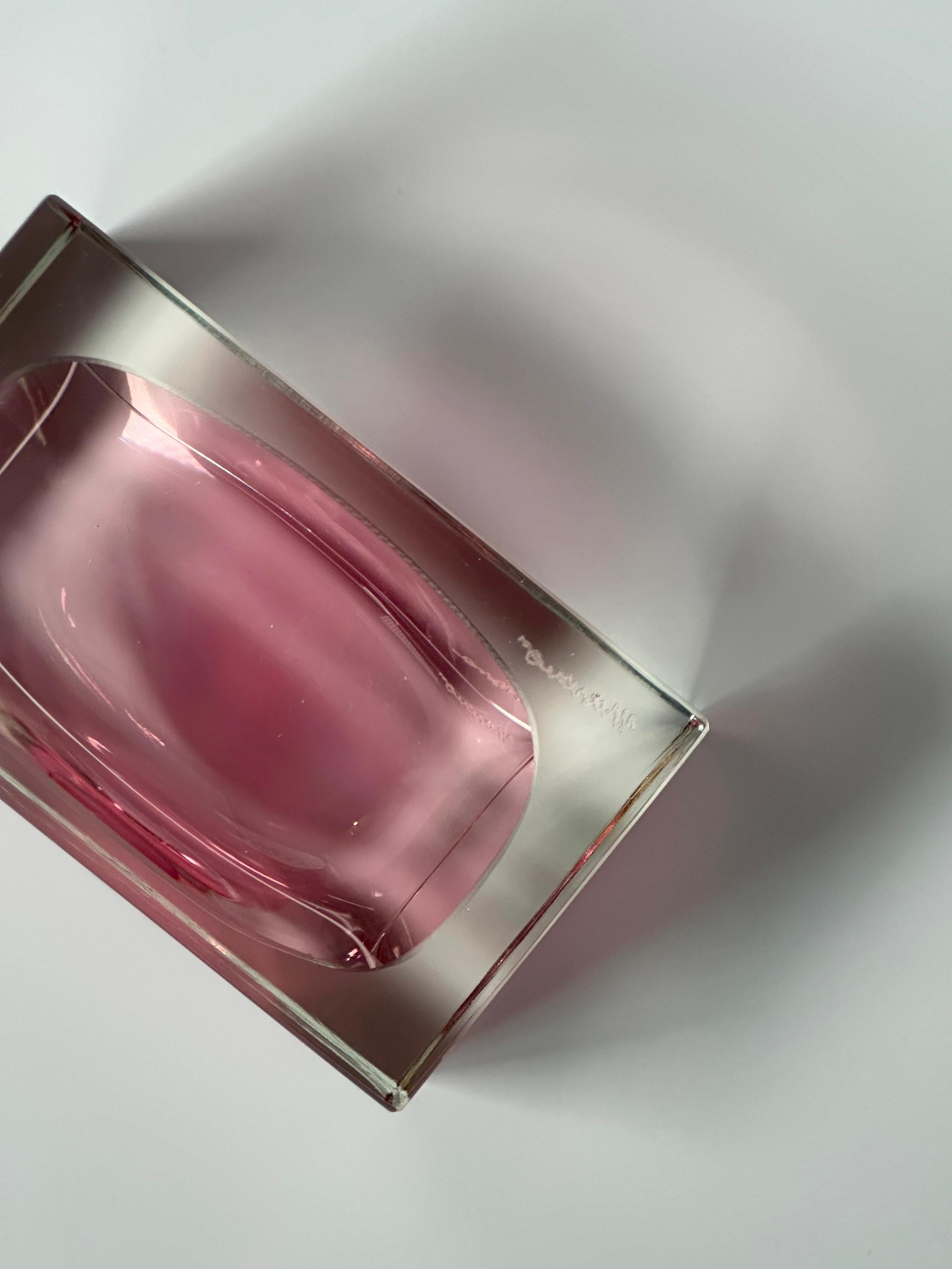 XX secolo Ciotola a blocco in vetro di Murano rosa, anni '80 in vendita
