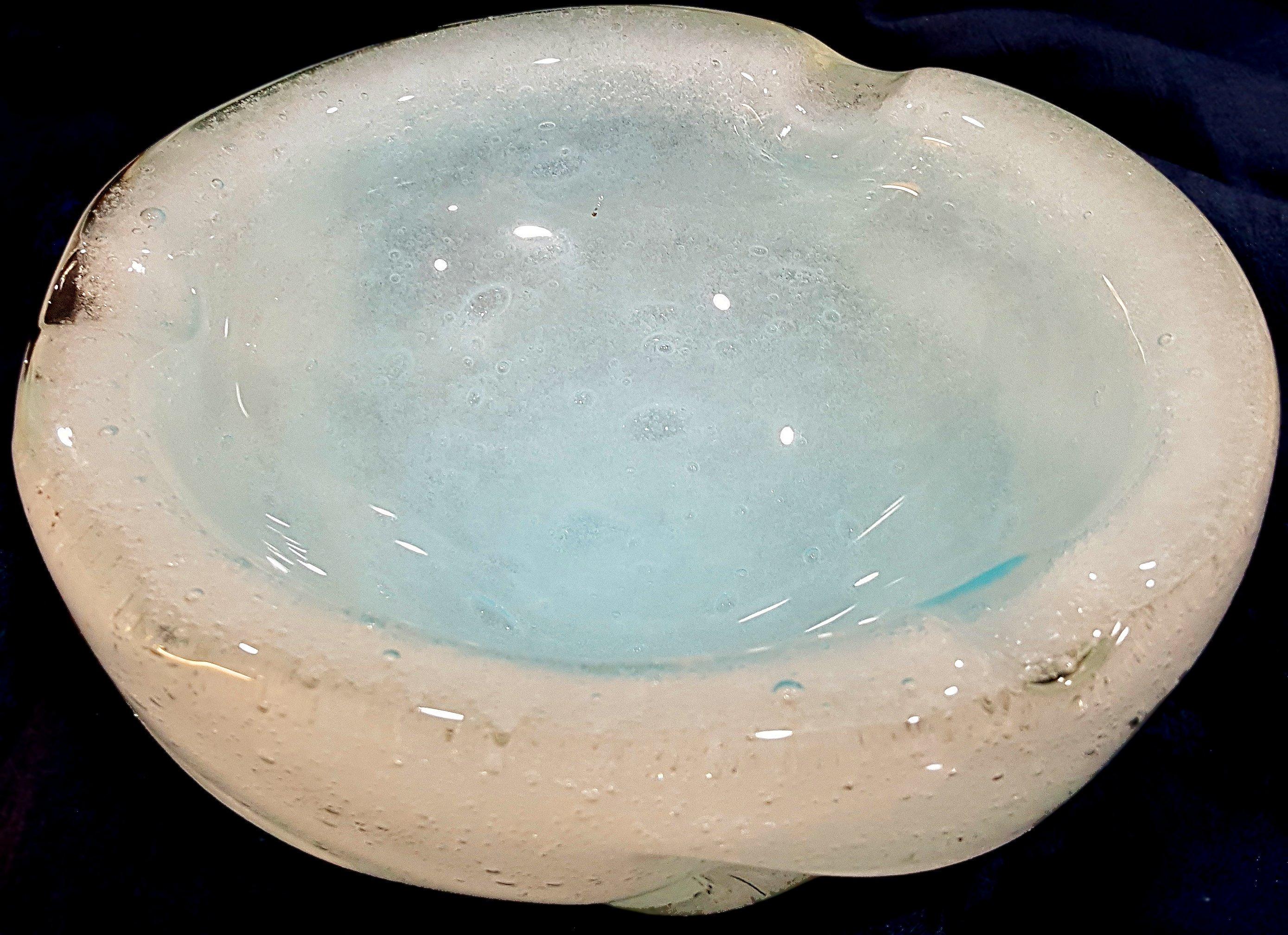 Moderne Murano Glas Bollicine Schale/Aschenbecher, Himmelblau & Weiß, Seguso, Mitte des Jahrhunderts (Moderne der Mitte des Jahrhunderts) im Angebot