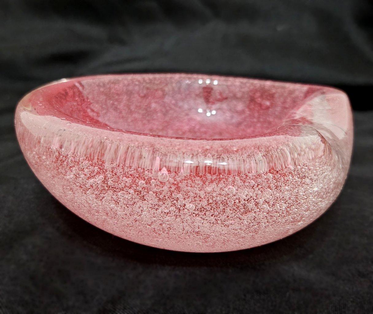 Pinks in White Murano Glass Bollicine/Pulegoso Bowl, Mid-Century Modern, Italy In Good Condition In Warrenton, OR