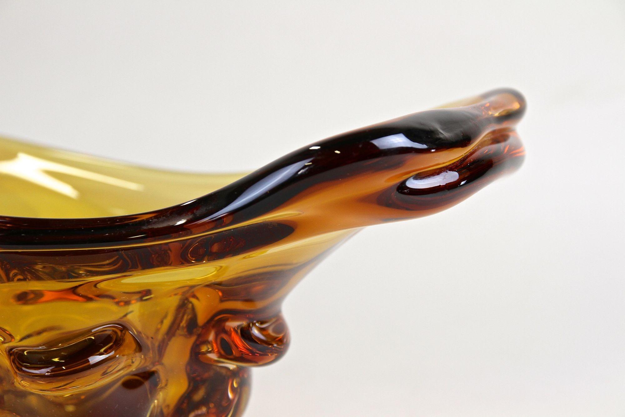 Bol en verre de Murano couleur ambre Milieu du siècle, Italie, vers 1960/70 en vente 5