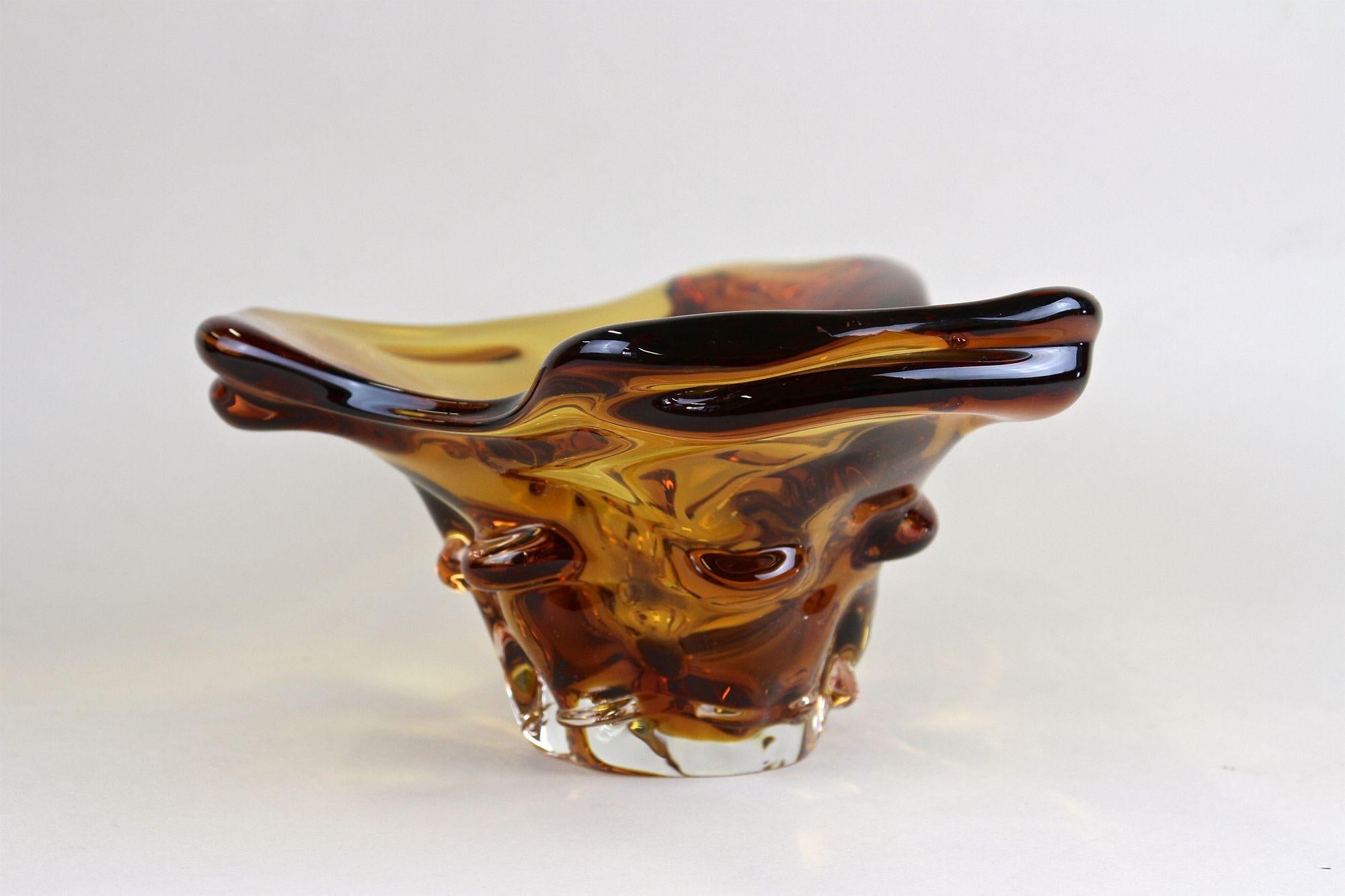 Bol en verre de Murano couleur ambre Milieu du siècle, Italie, vers 1960/70 Bon état - En vente à Lichtenberg, AT
