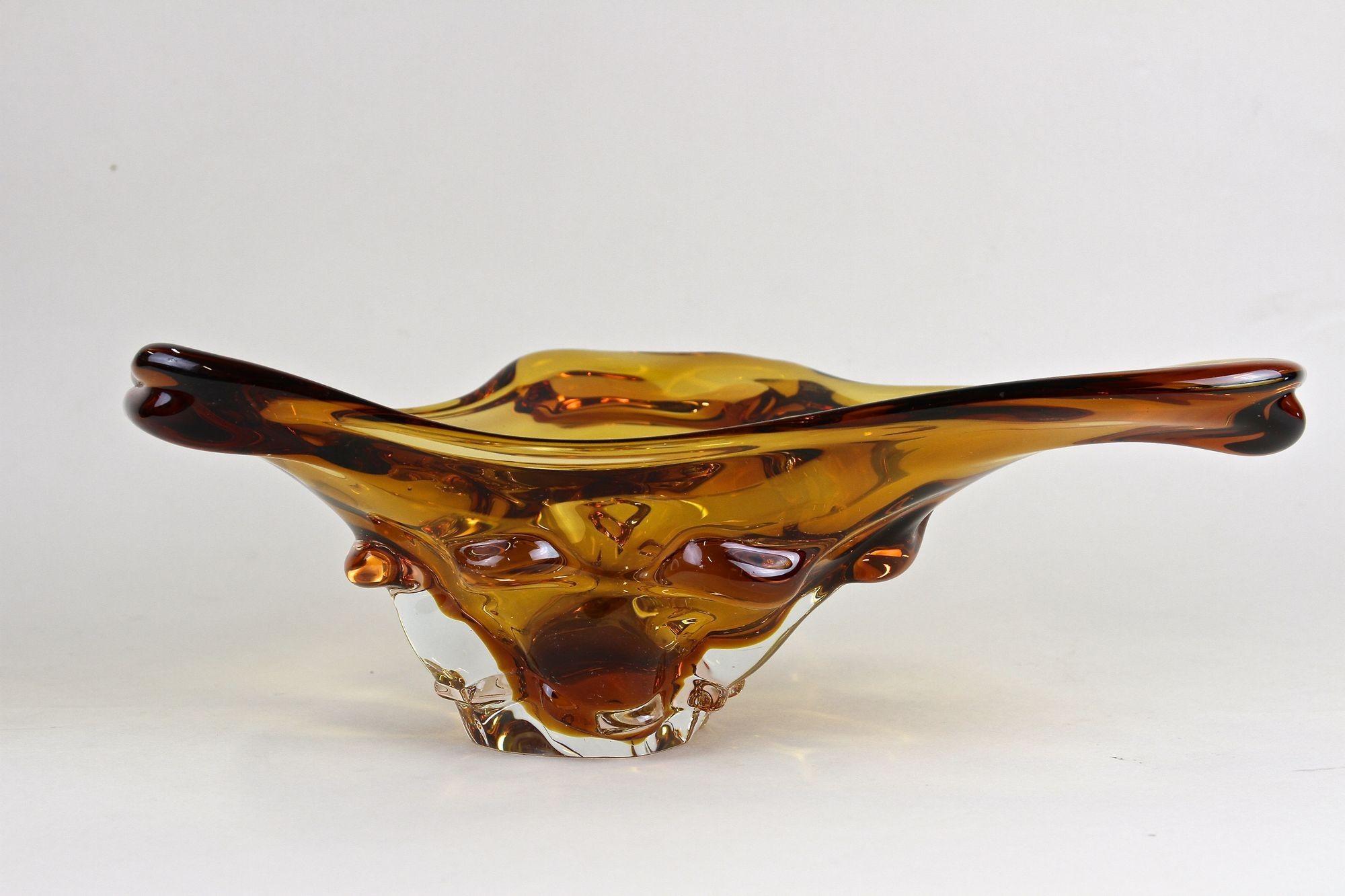 20ième siècle Bol en verre de Murano couleur ambre Milieu du siècle, Italie, vers 1960/70 en vente
