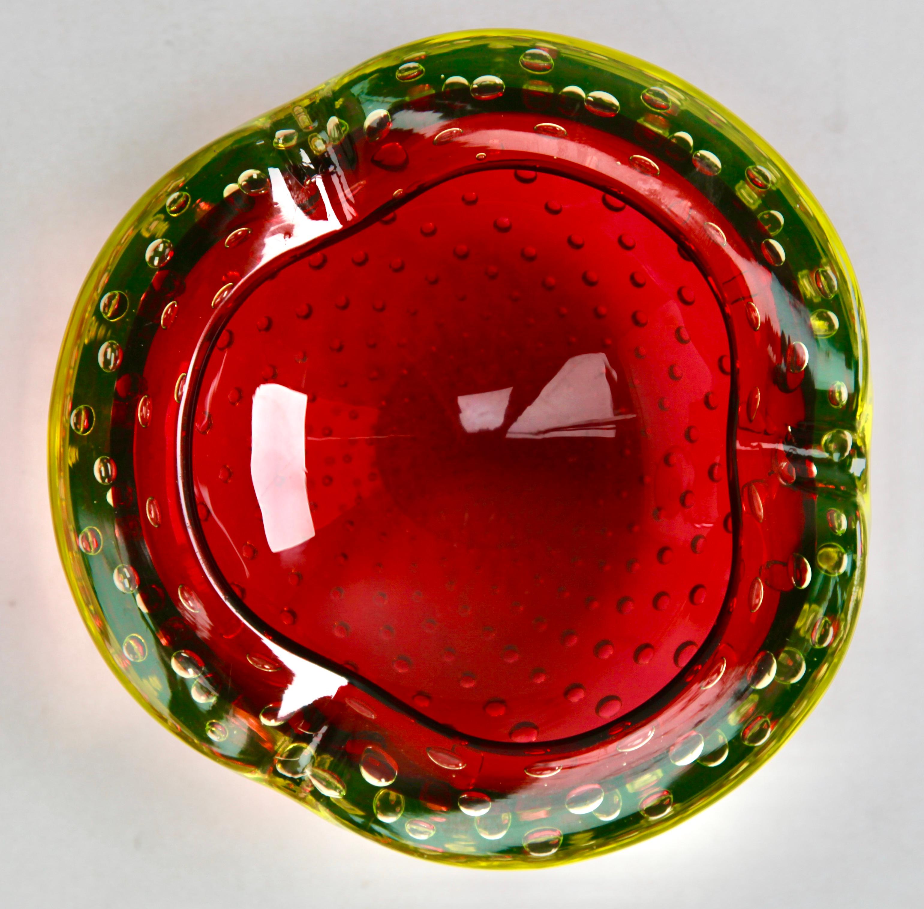 Attributed to Flavio Poli for Seguso d'Arte, this biomorphic Murano glass bowl is handcrafted with red highlights fading through bringing warmth into your color scheme.
Still in lovely condition with only a few light scratches under the polished