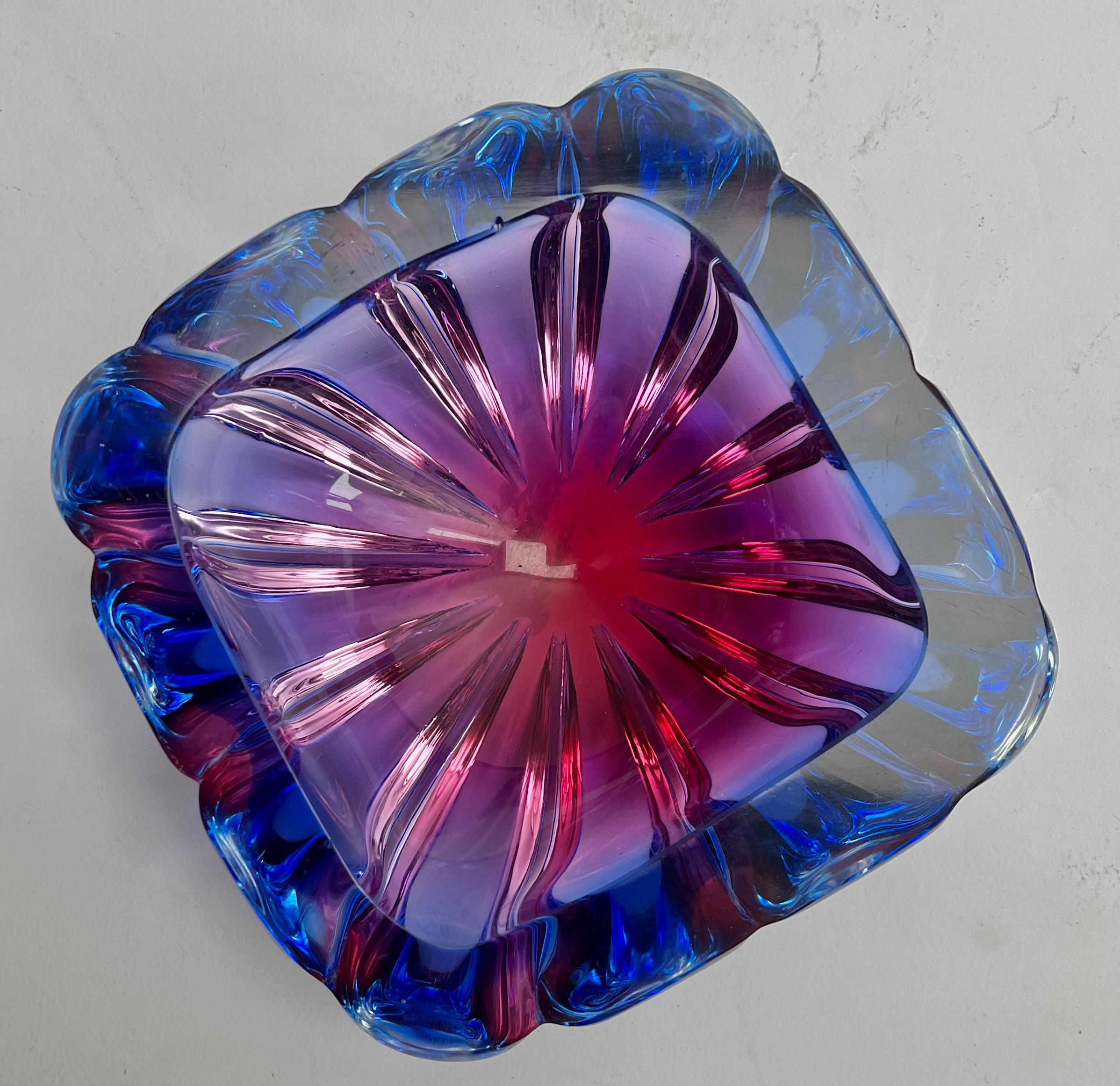 Mid-Century moderno Ciotola in vetro di Murano attribuita a Flavio Poli per Seguso in vendita