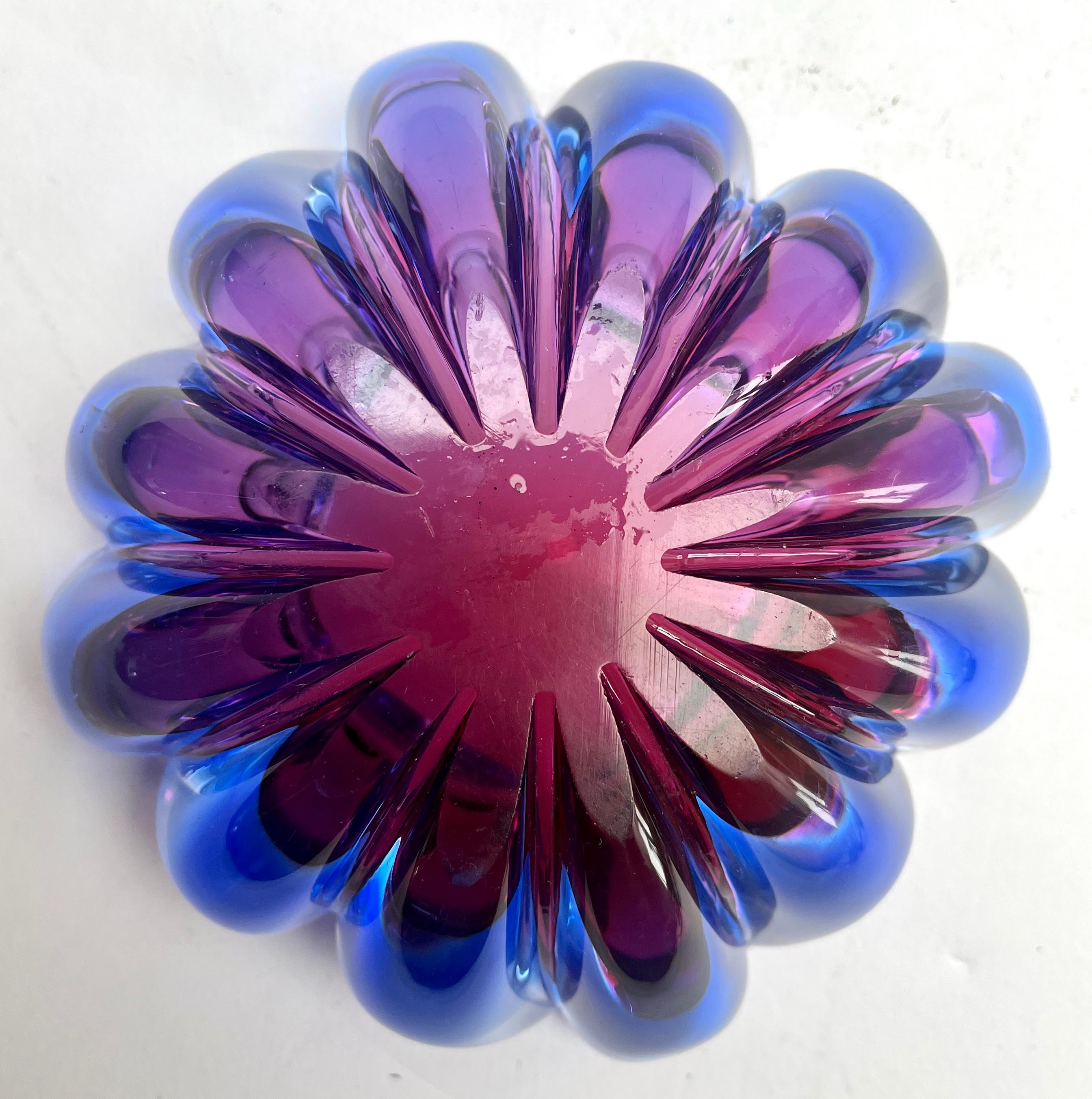 Metà XX secolo Ciotola in vetro di Murano attribuita a Flavio Poli per Seguso in vendita