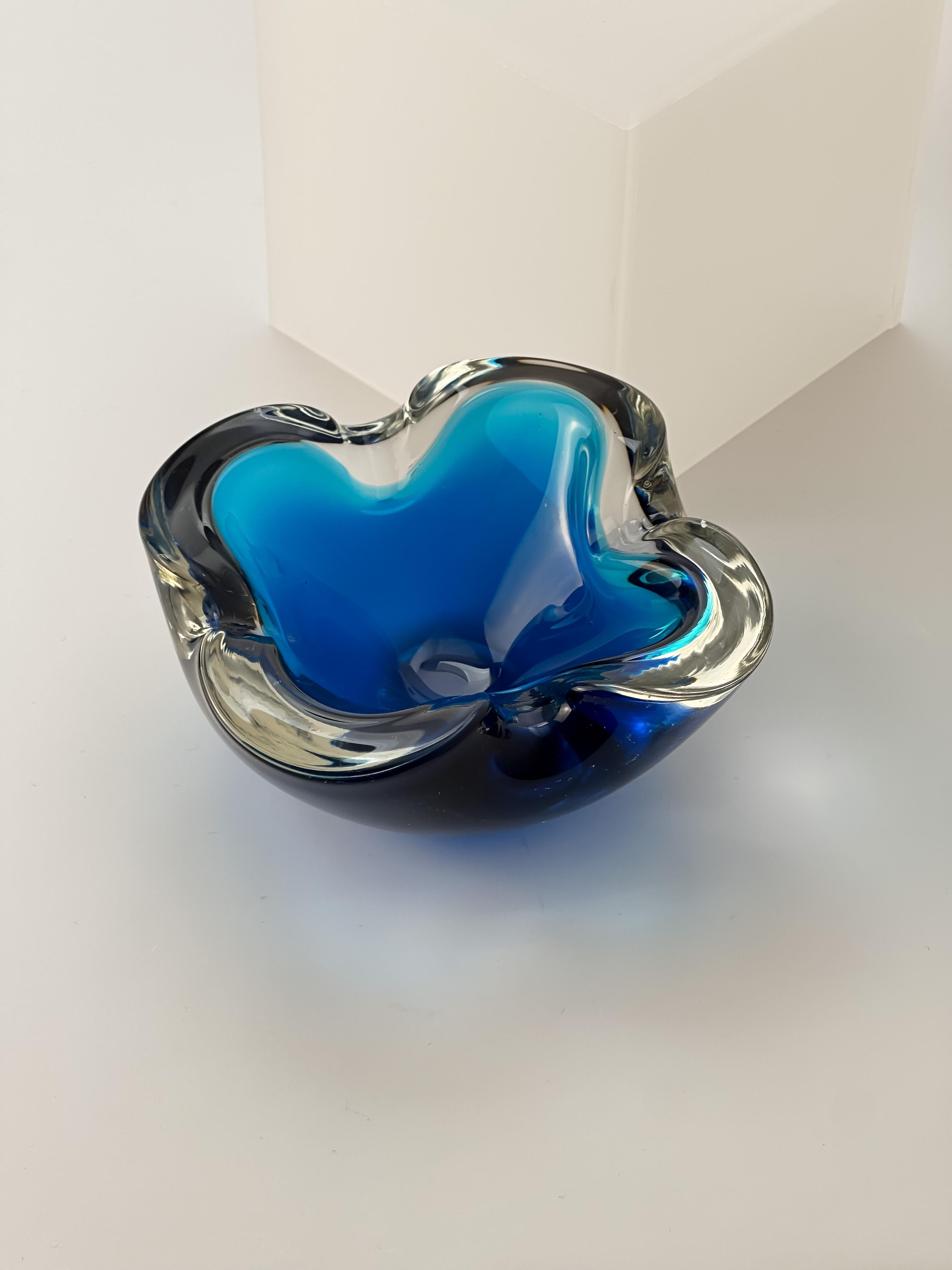 Murano Glass Sommerso Schale Blau Türkis Flavio Poli/Seguso zugeschrieben 1960er Jahre (Space Age) im Angebot