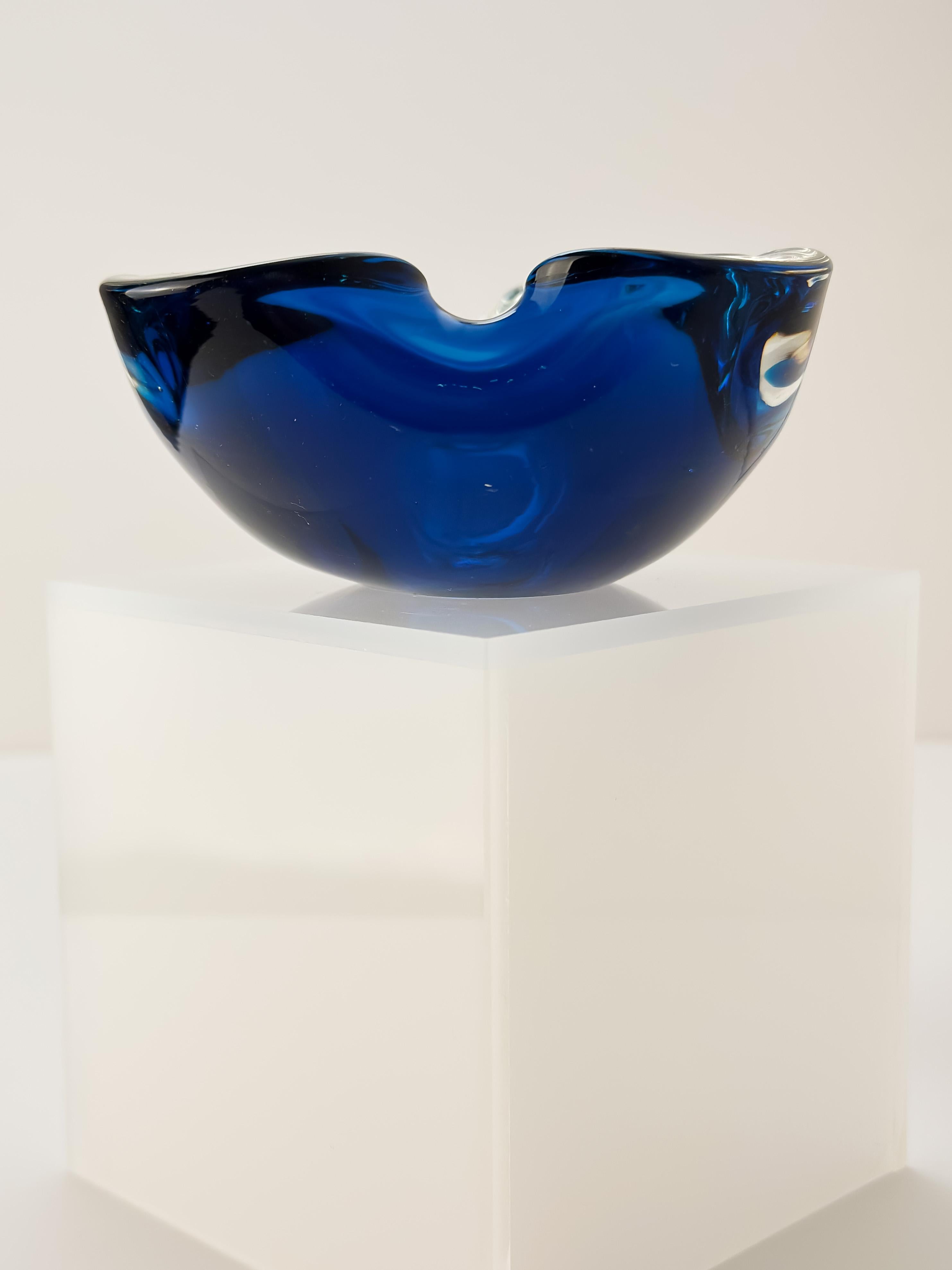 Murano Glass Sommerso Schale Blau Türkis Flavio Poli/Seguso zugeschrieben 1960er Jahre (Italienisch) im Angebot