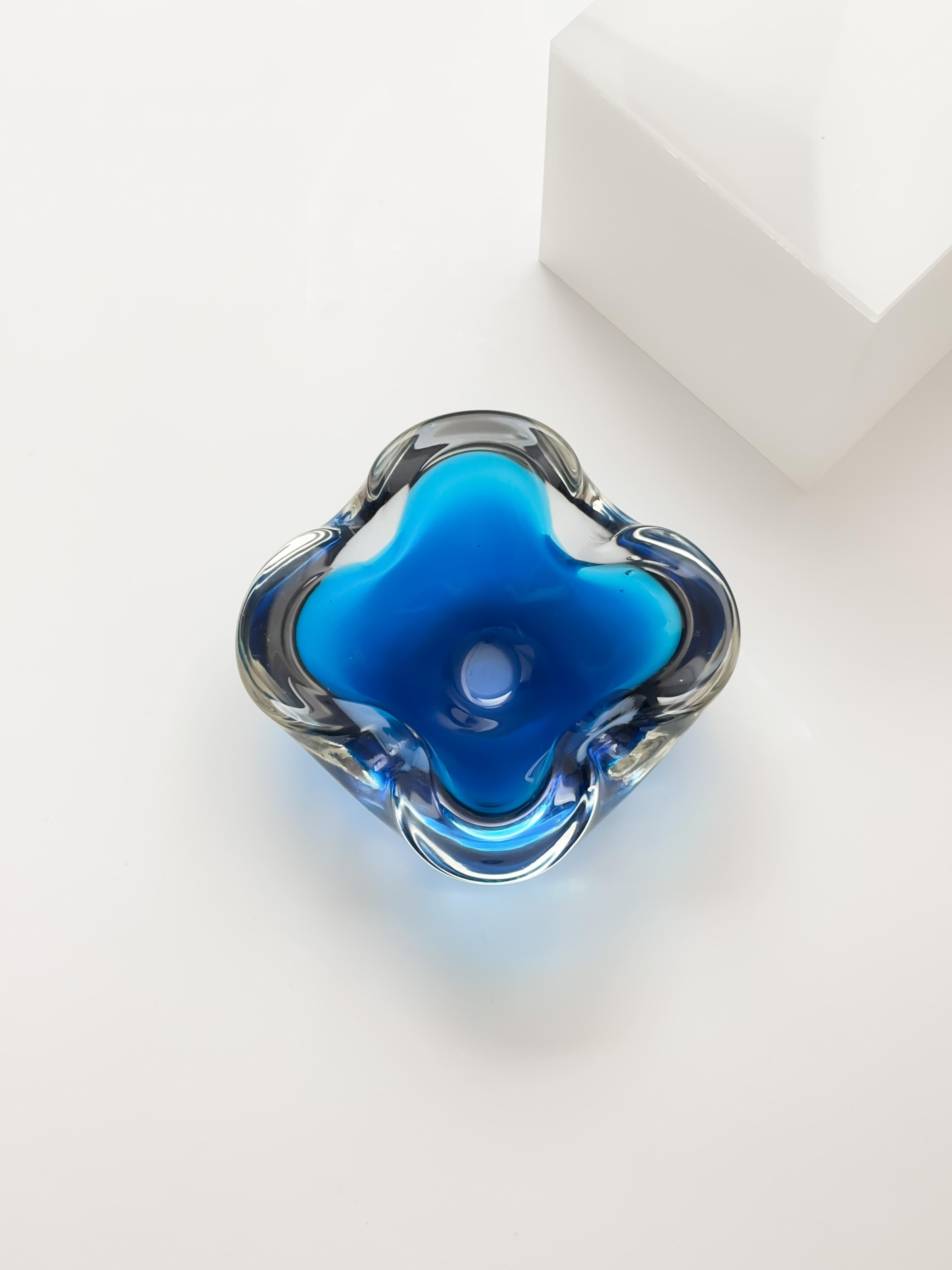Murano Glass Sommerso Schale Blau Türkis Flavio Poli/Seguso zugeschrieben 1960er Jahre im Zustand „Gut“ im Angebot in Glasgow, GB