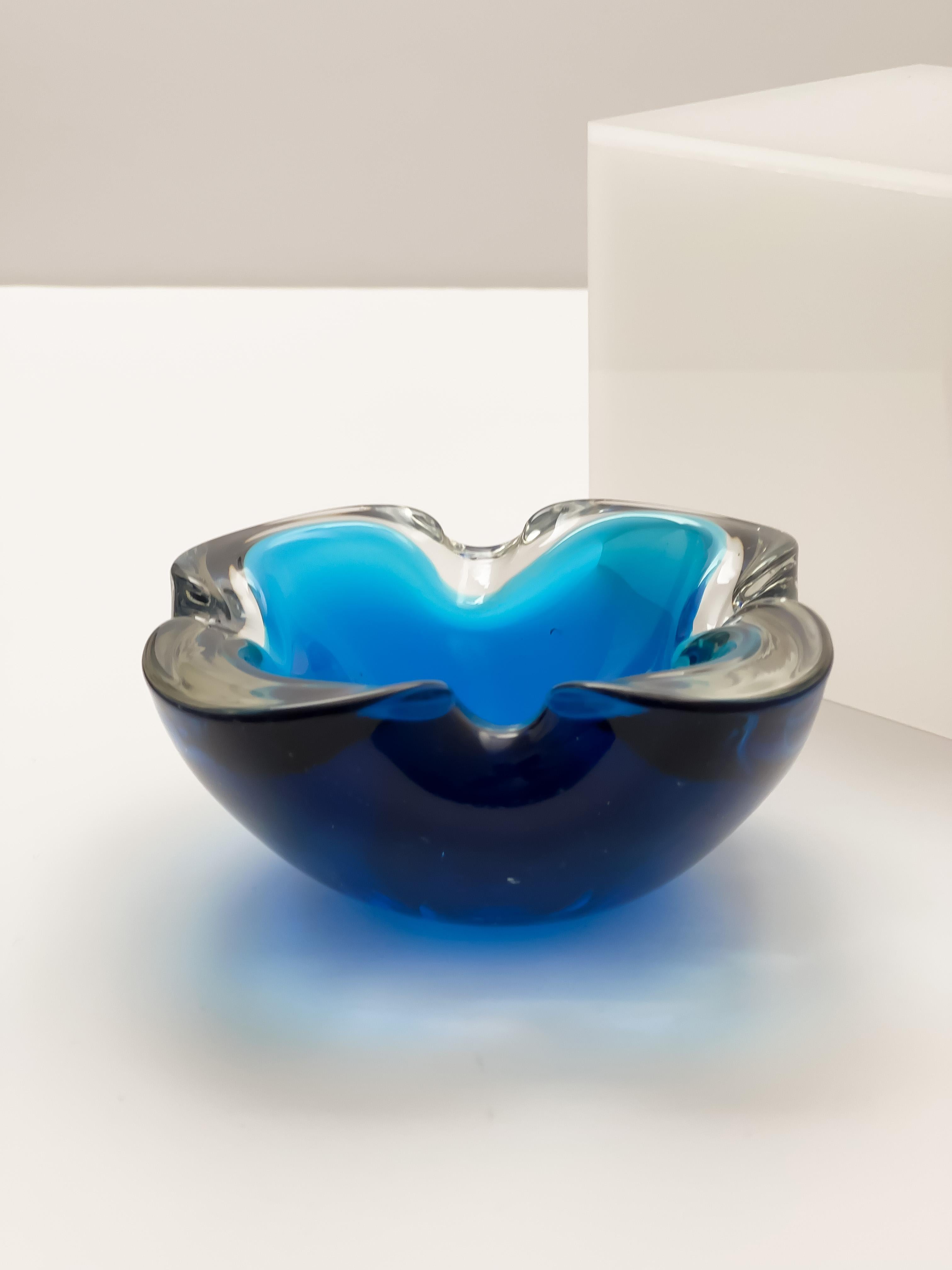 Murano Glass Sommerso Schale Blau Türkis Flavio Poli/Seguso zugeschrieben 1960er Jahre im Angebot 1