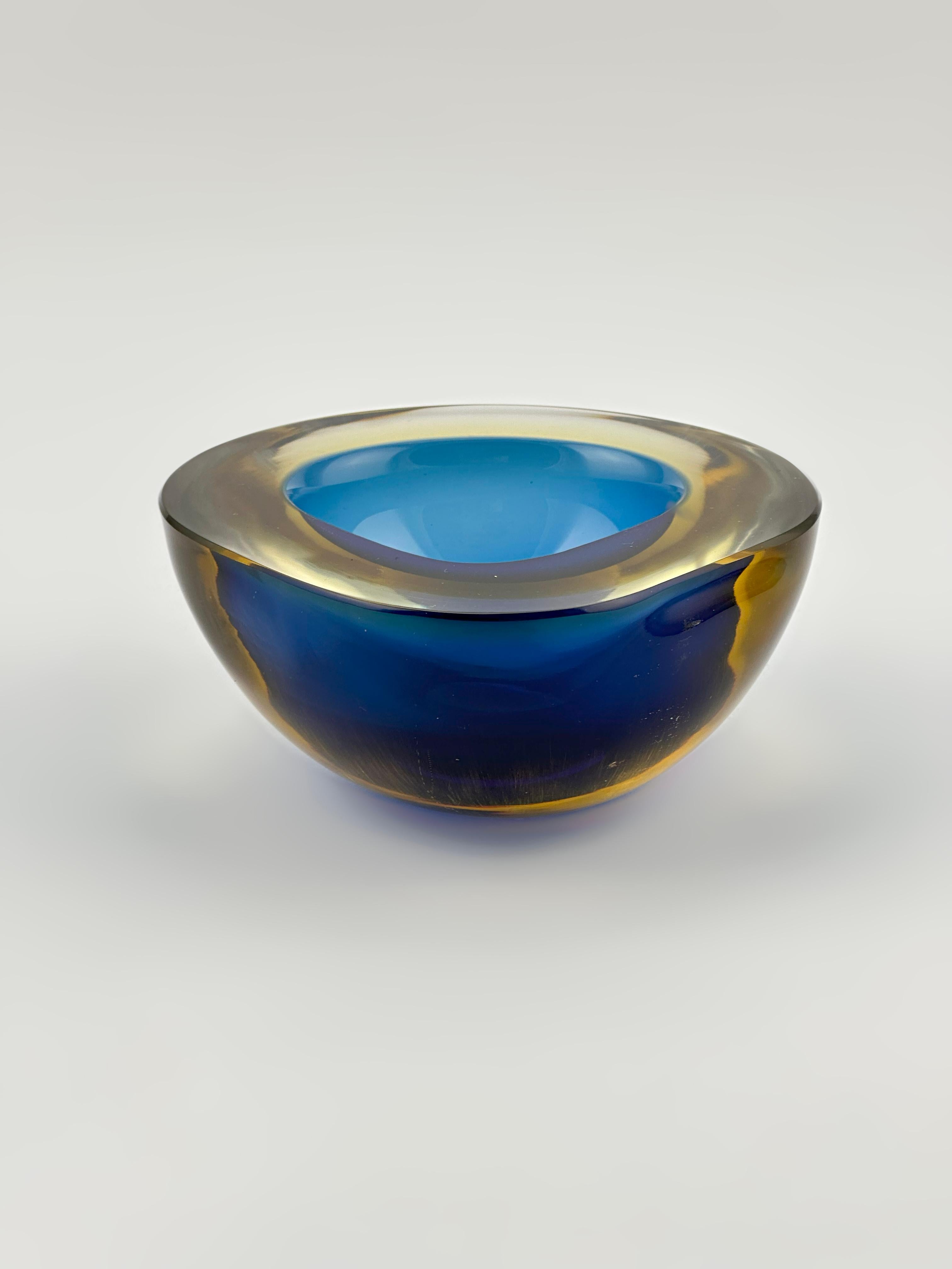 Murano Glass Blue and Yellow Teardrop Sommerso Geode Bowl c. 1960s Italy In Good Condition For Sale In Glasgow, GB