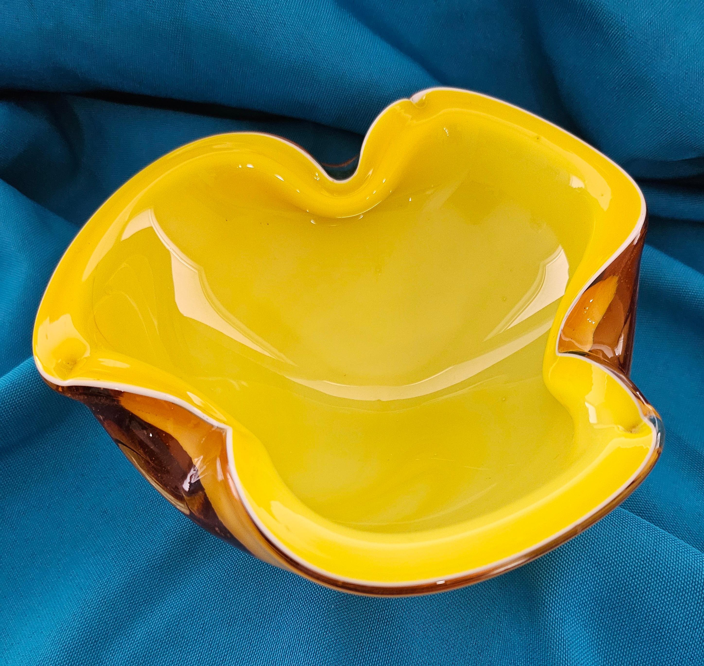 Bol en verre de Murano moderne du milieu du siècle dernier d'Alfredo Barbini pour Seguso VENTE DE LIQUIDATION en vente 2