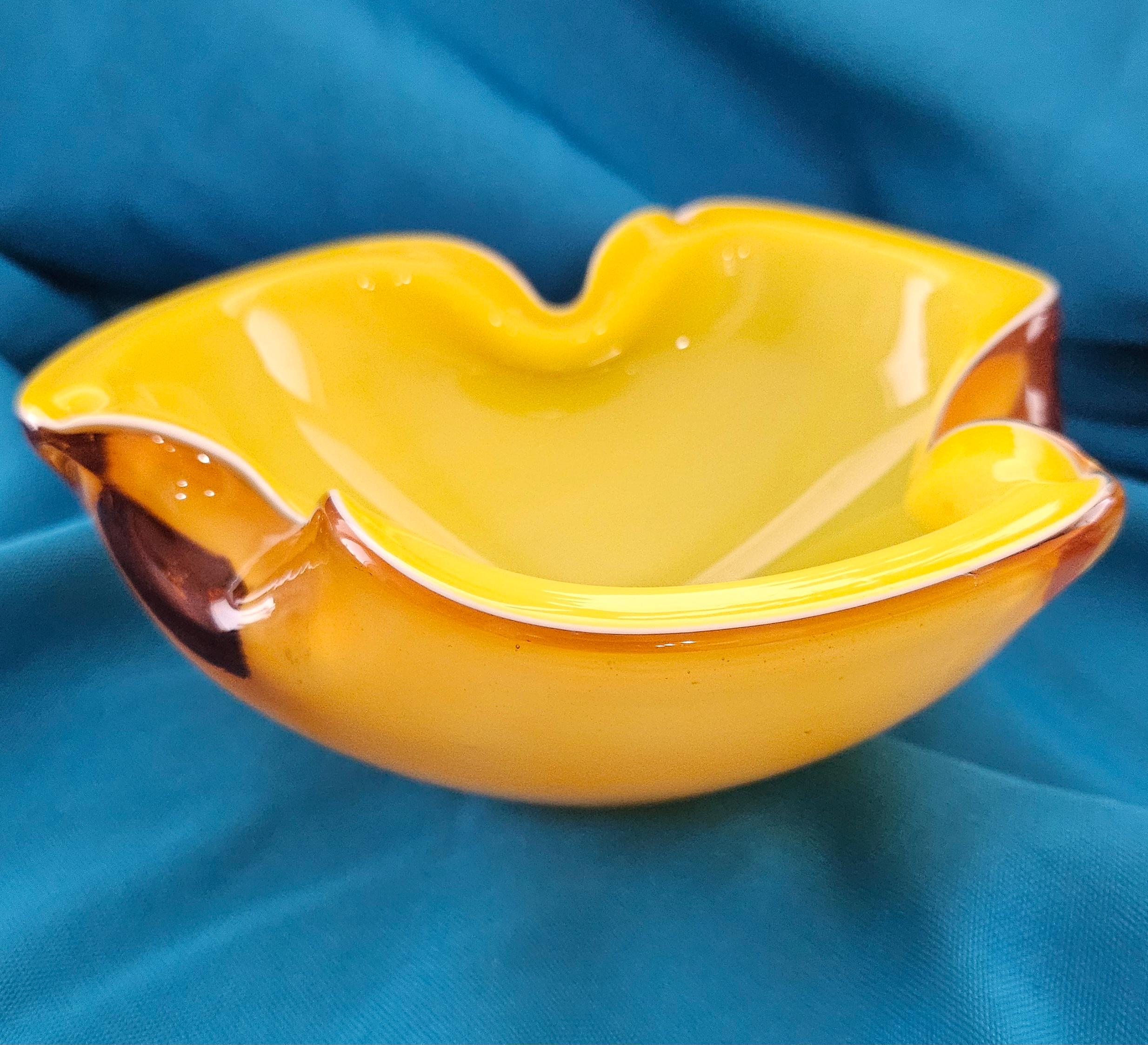 Bol en verre de Murano moderne du milieu du siècle dernier d'Alfredo Barbini pour Seguso VENTE DE LIQUIDATION Bon état - En vente à Warrenton, OR