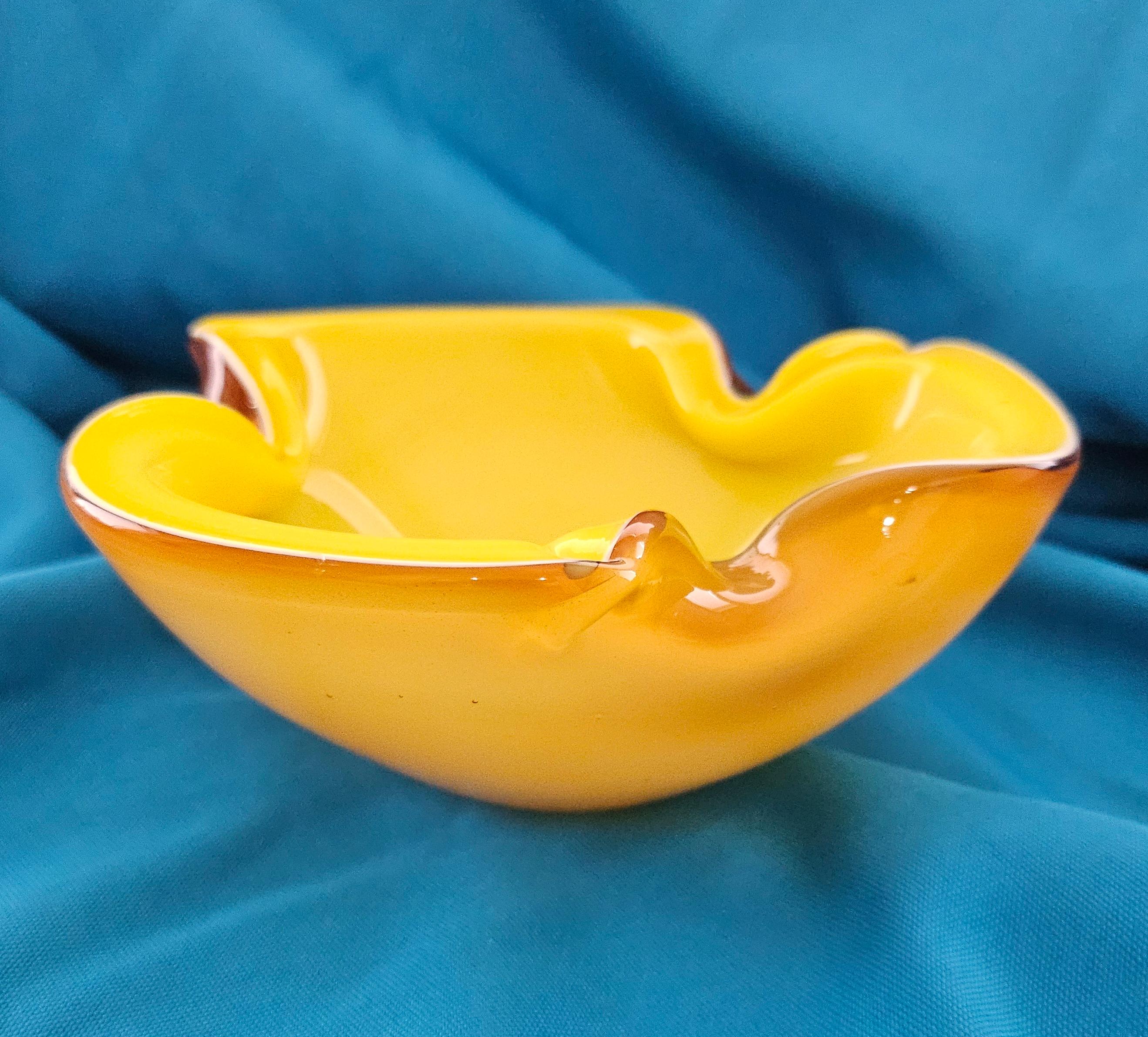 Bol en verre de Murano moderne du milieu du siècle dernier d'Alfredo Barbini pour Seguso VENTE DE LIQUIDATION en vente 1