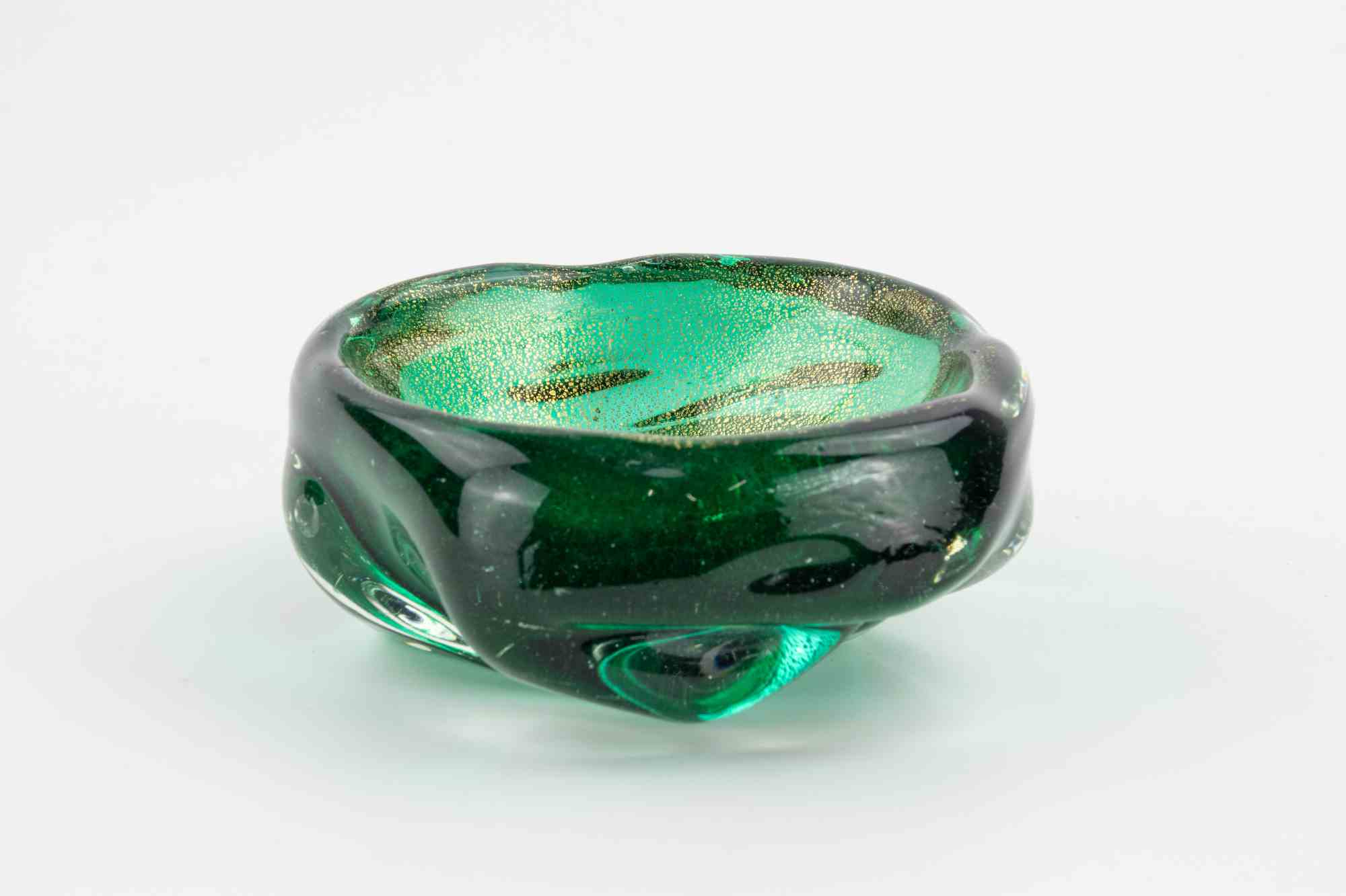Murano Green Glass Bowl with gold flakes realized by Archimede Seguso in the mid-20th Century.

Very good condition.