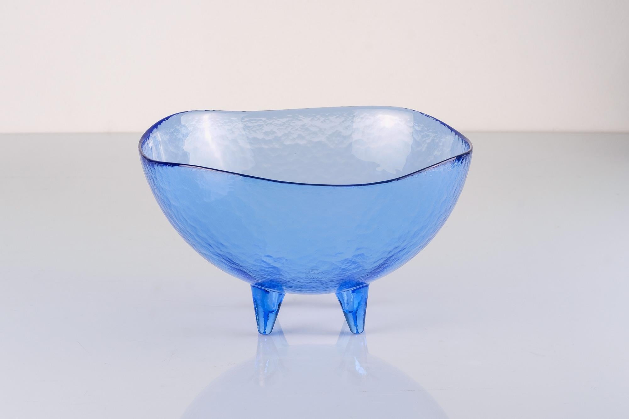 Splendid bowl in Murano Glass by Guido Ferro. 
Great form and color.
Signed Guido Ferro Murano on the bottom.