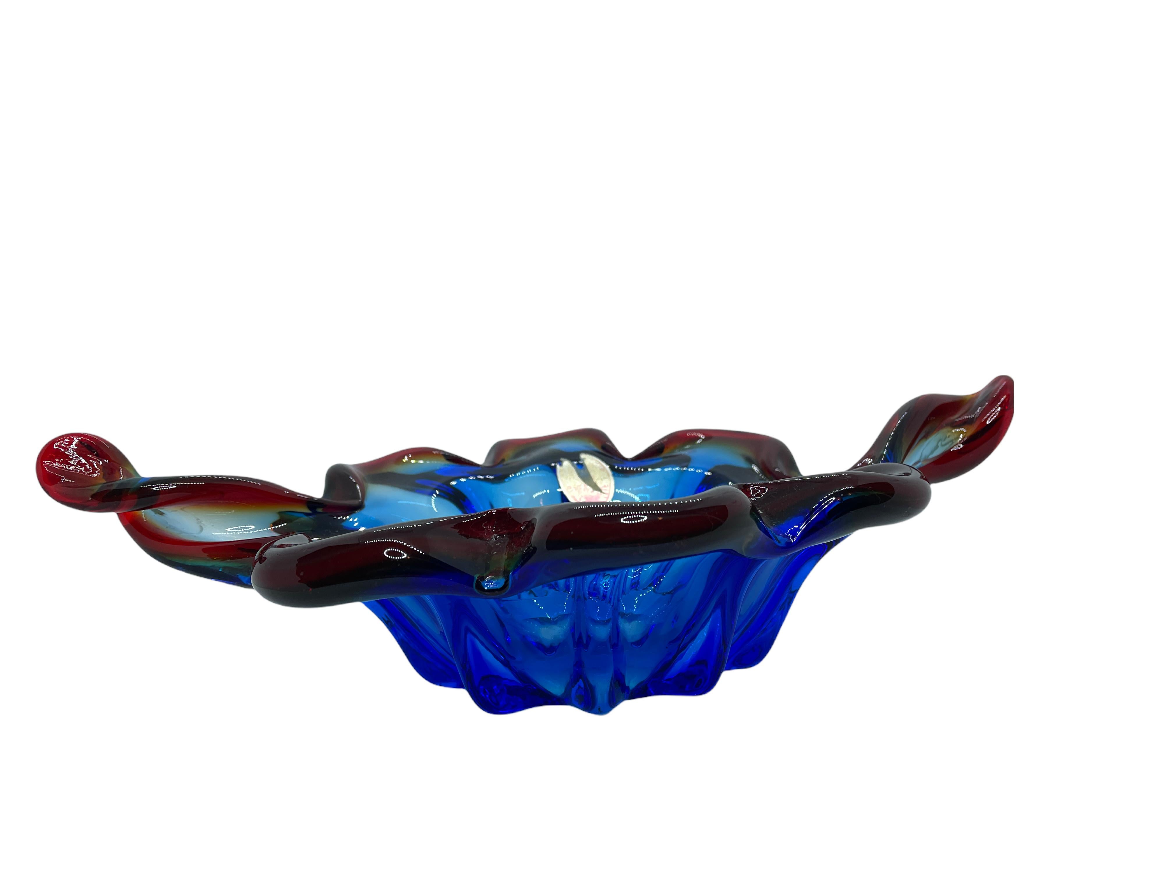 Verre d'art Bol attrape-tout en verre de Murano bleu, rouge et transparent, vintage, Italie, années 1960 en vente