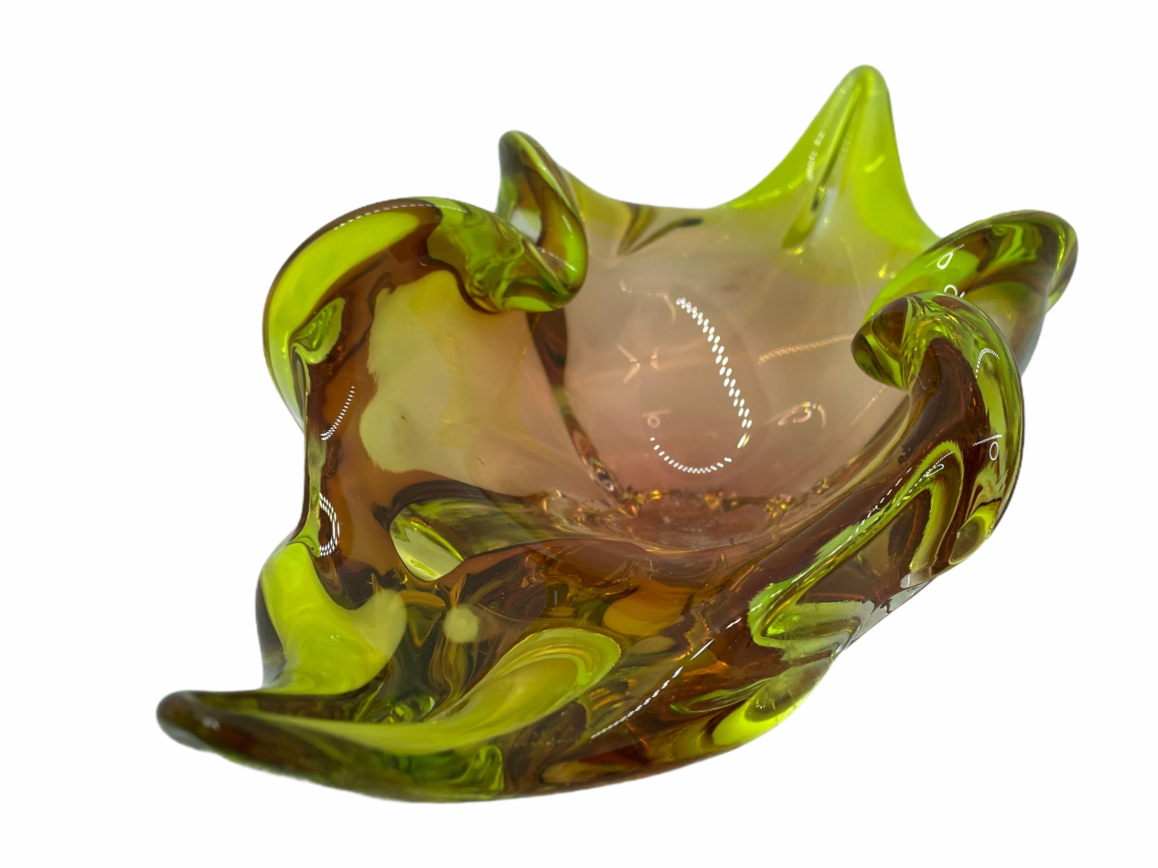 Hand-Crafted Murano Glass Bowl Catchall Lime Green and Rose Pink Vintage, Italy, 1970s For Sale
