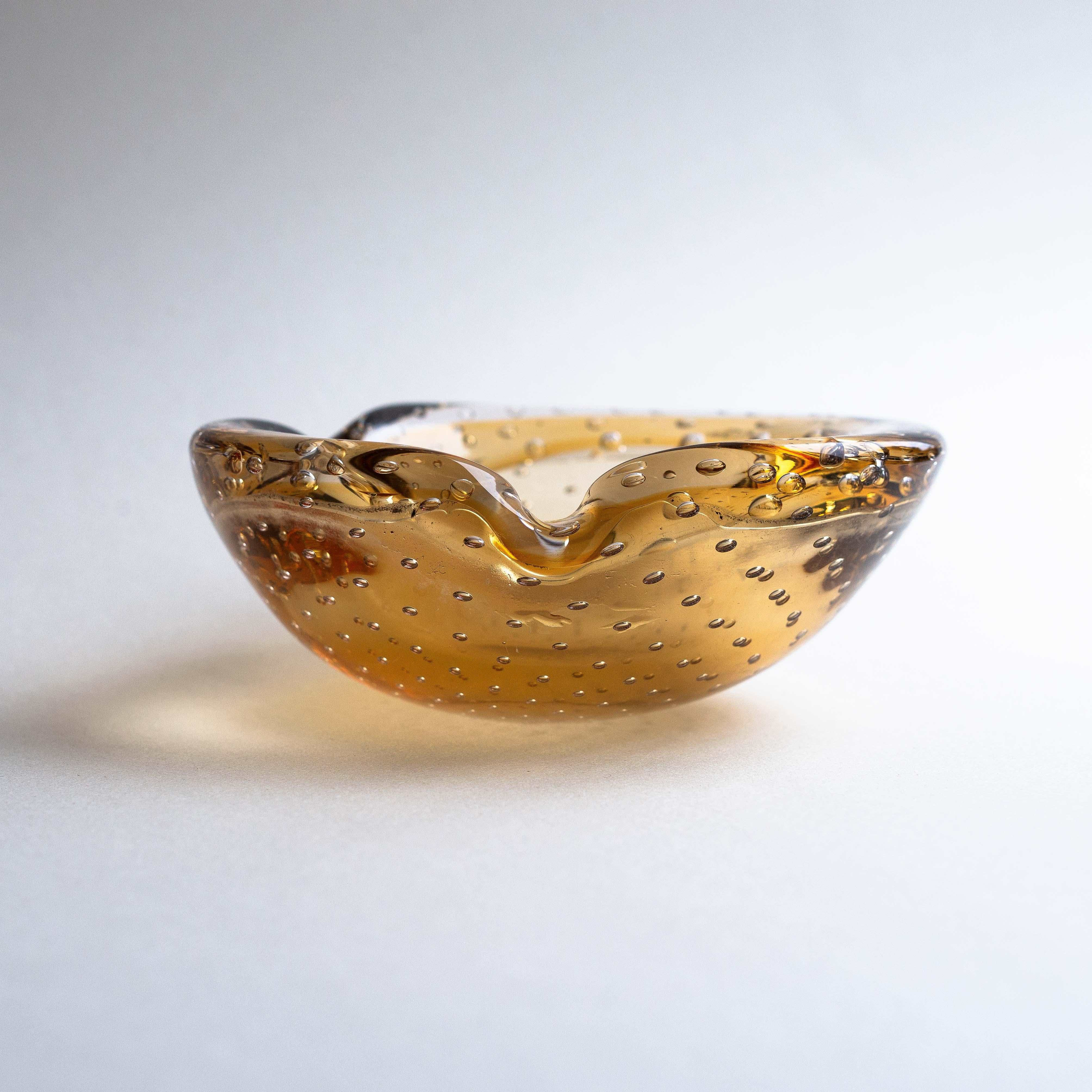 20ième siècle Bol en verre de Murano, centre de table décoratif par Archimede Seguso, Italie, années 1960 en vente
