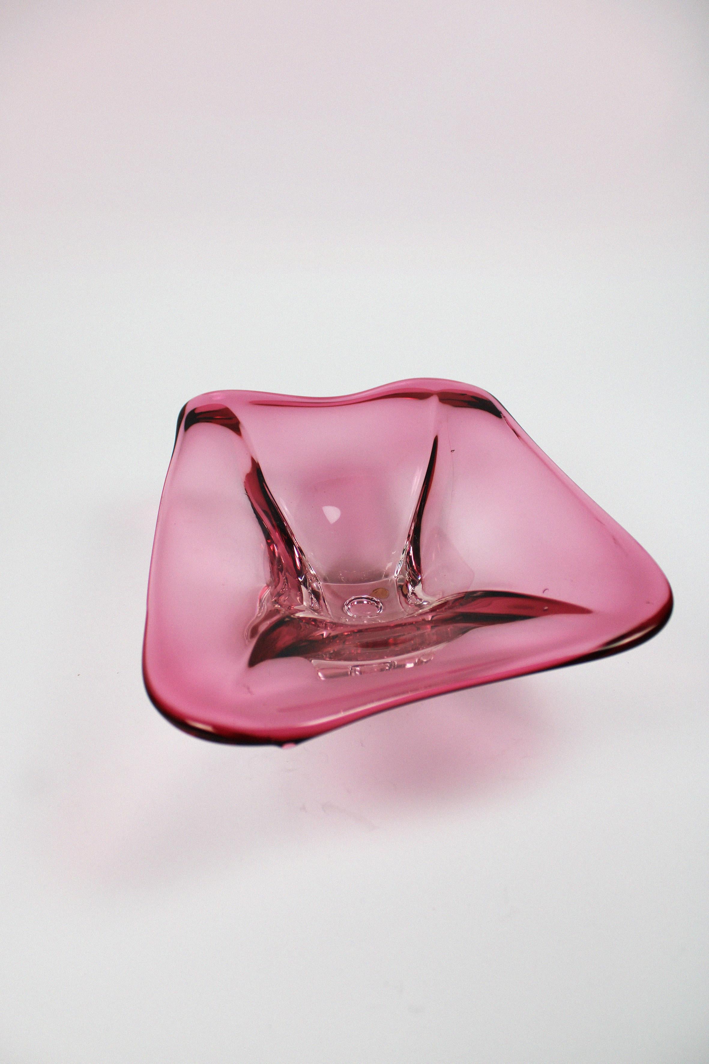 Hand-Crafted Murano Glass Bowl Glass Pink Sommerso Art Handblown Vintage Italy 20th century For Sale