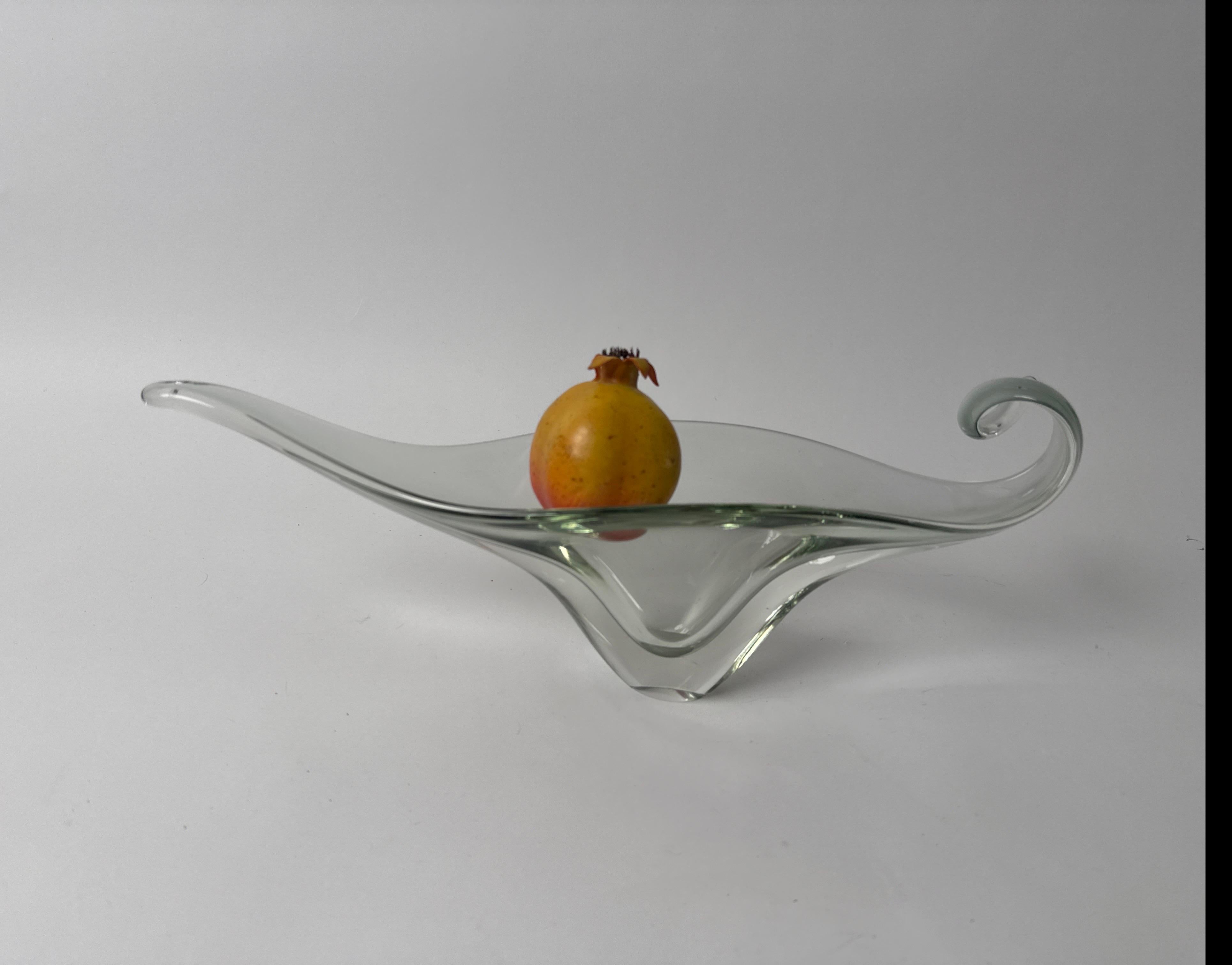Exquisite, unique Murano glass bowl, hand-crafted by an artist, in a very balanced form reminiscent of the famous Venetian gondolas. The beautiful clear glass, which has a light greenish tint, is hard to beat in terms of its elegance and