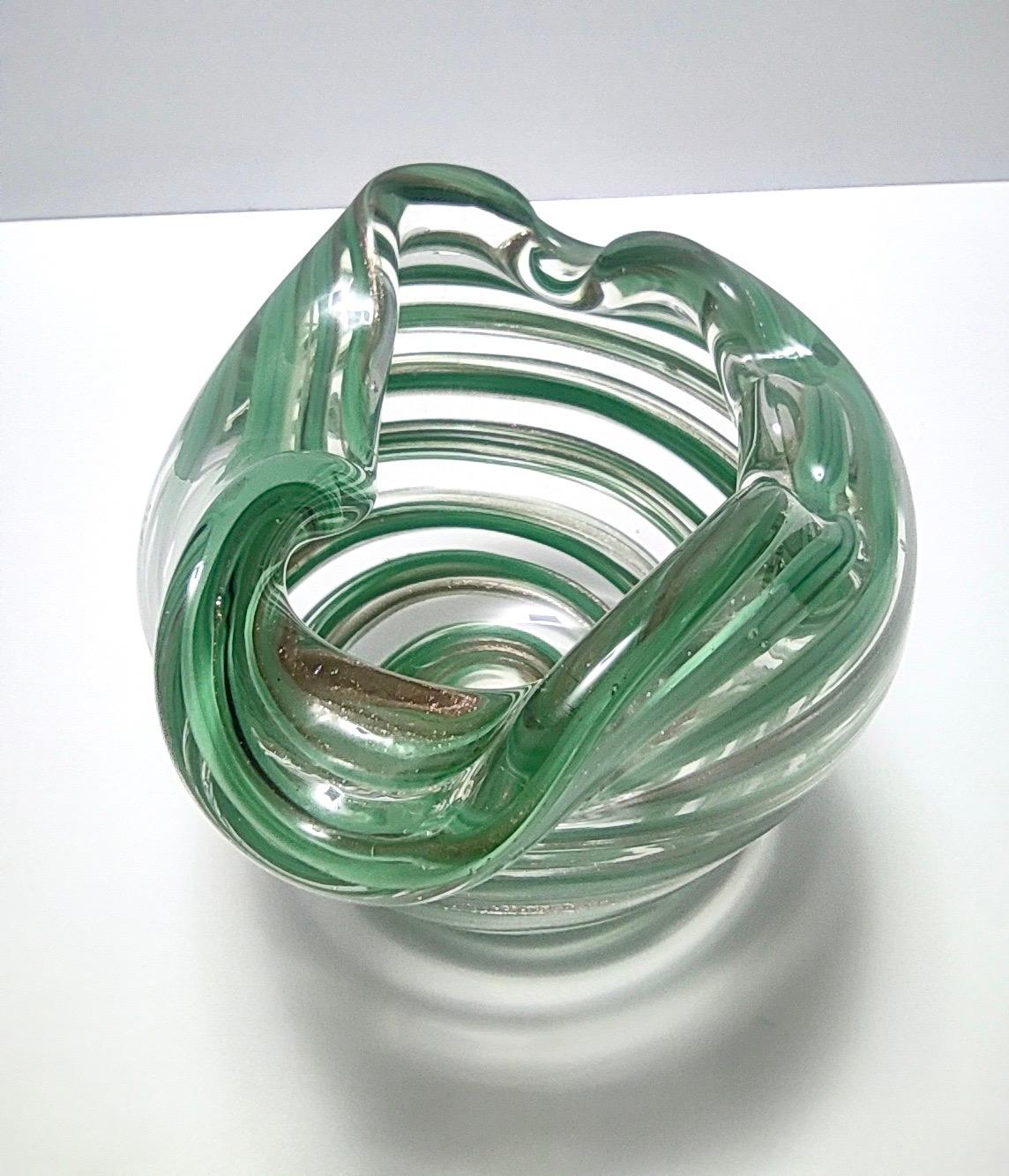 Murano Glass Bowl or Ashtray with Green Canes and Aventurine Glass, Italy In Excellent Condition For Sale In Bresso, Lombardy