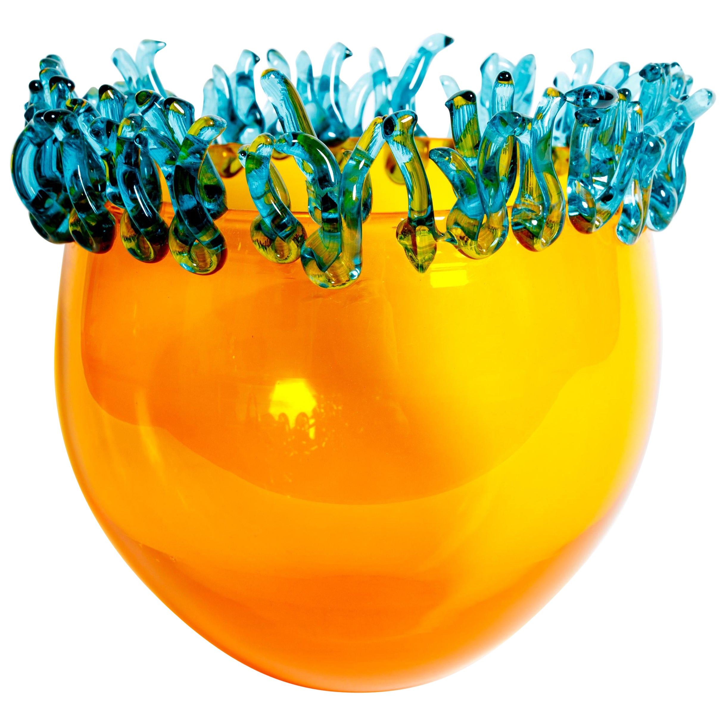 Ciotola in vetro di Murano, arancione con applicazioni blu, firmata Barovier in vendita