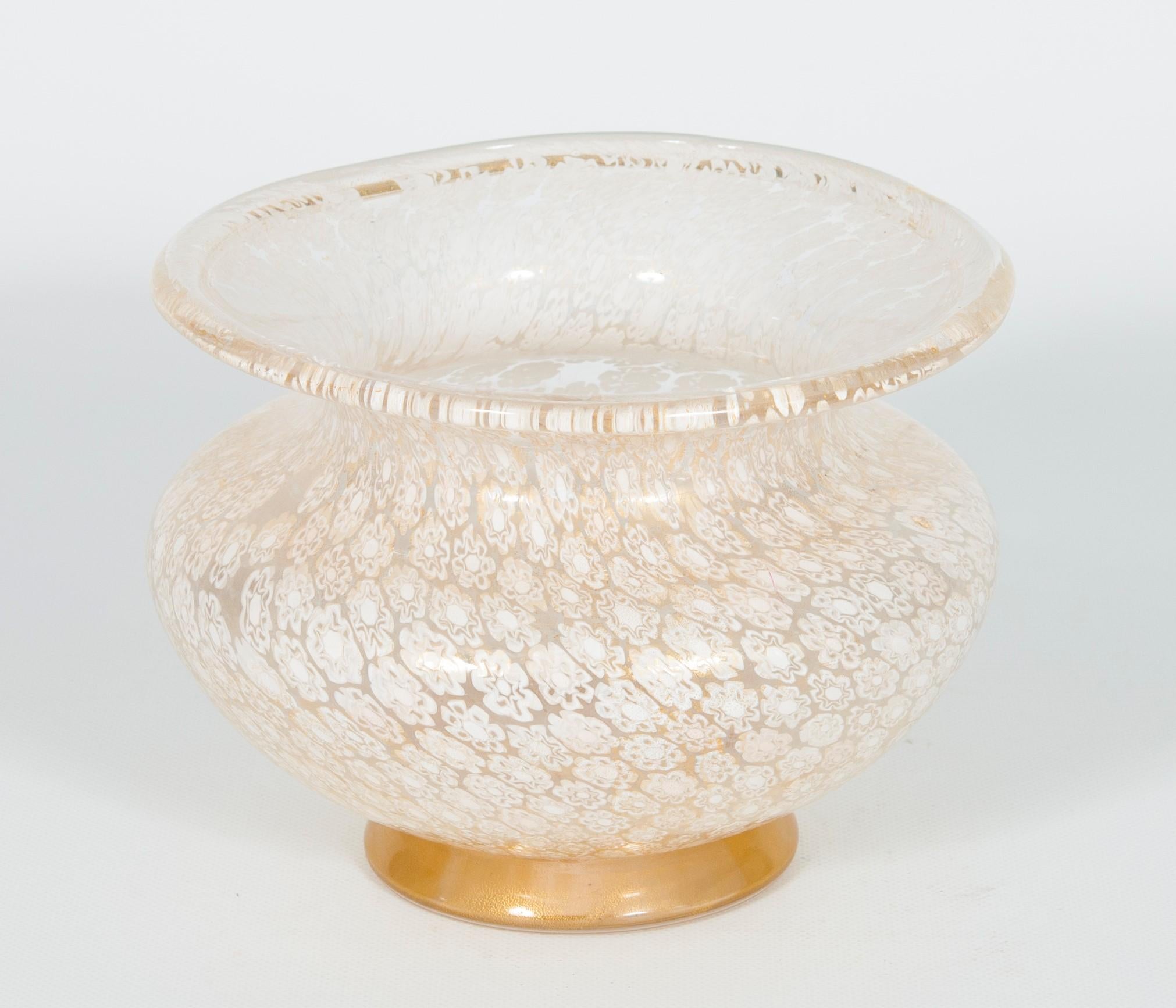 Murano glass bowl with 24ct gold and murrine, attributed to Alberto Donà.
This is a uniquely refined glass bowl, made by the famous Italian glassmaker Alberto Donà in the 1980s, utilizing blown Murano glass, submerged 24ct gold and submerged